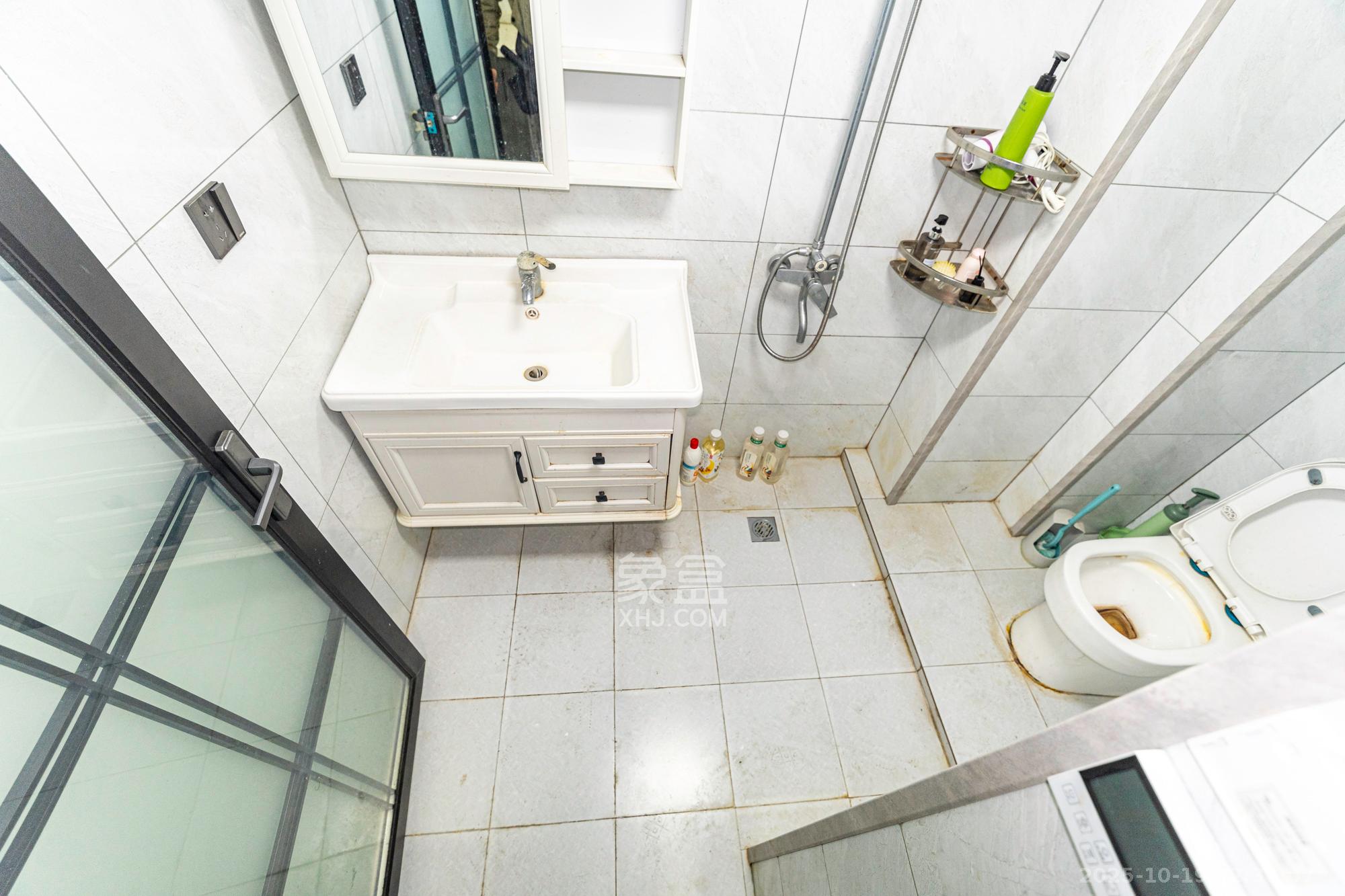 海伦春天 2室1厅1卫 32.0万 海伦春天 2室1厅1卫 32.0万卫生间