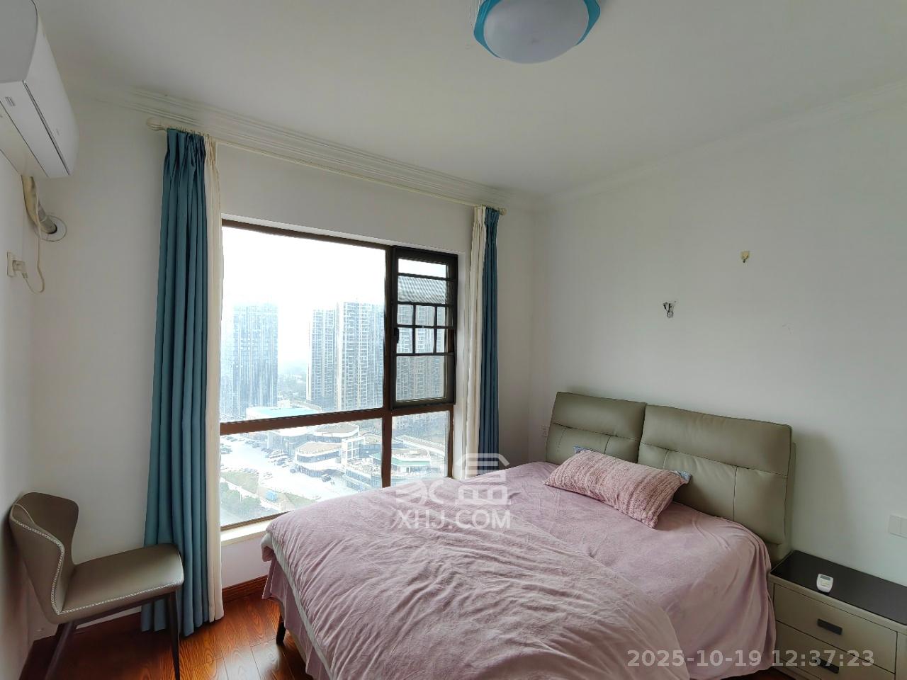 紫鑫御湖湾  4室2厅2卫    2300.0元/月室内图