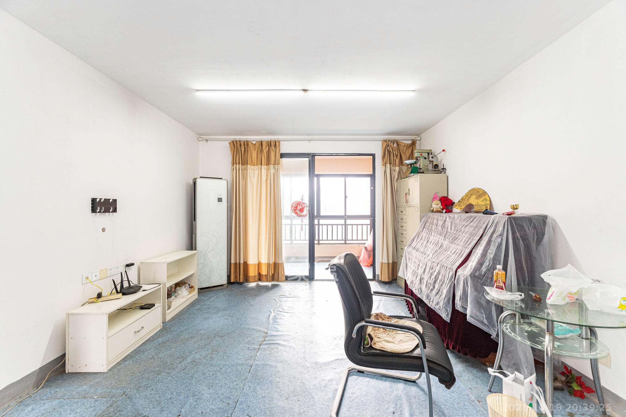 三一街区  3室2厅2卫    65.0万