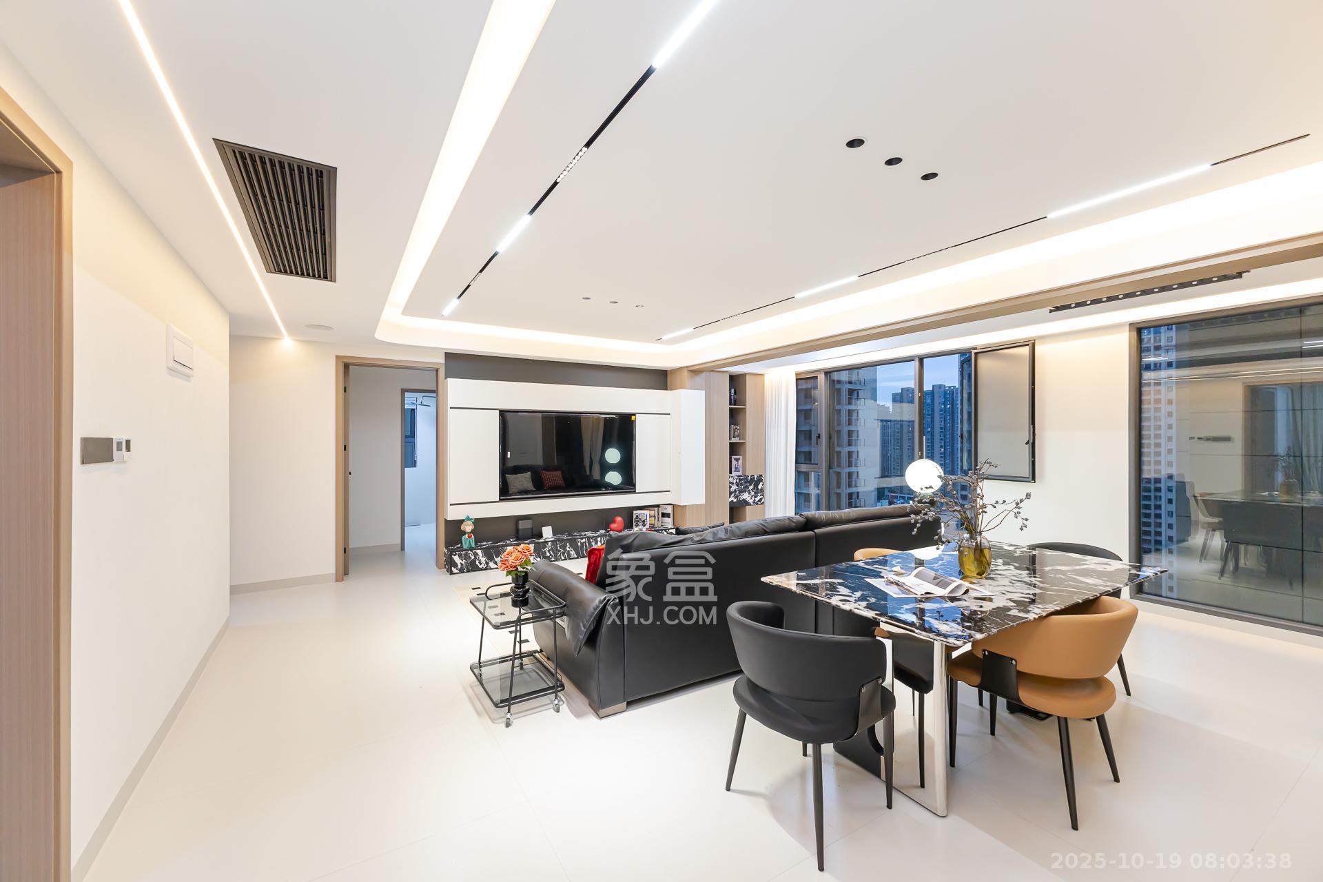 明发阅江悦府  4室2厅2卫    136.0万客厅