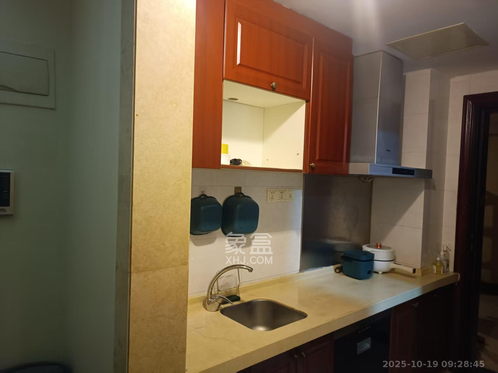 恒大华府  1室1厅1卫    1300.0元/月 恒大华府  1室1厅1卫    1300.0元/月室内图