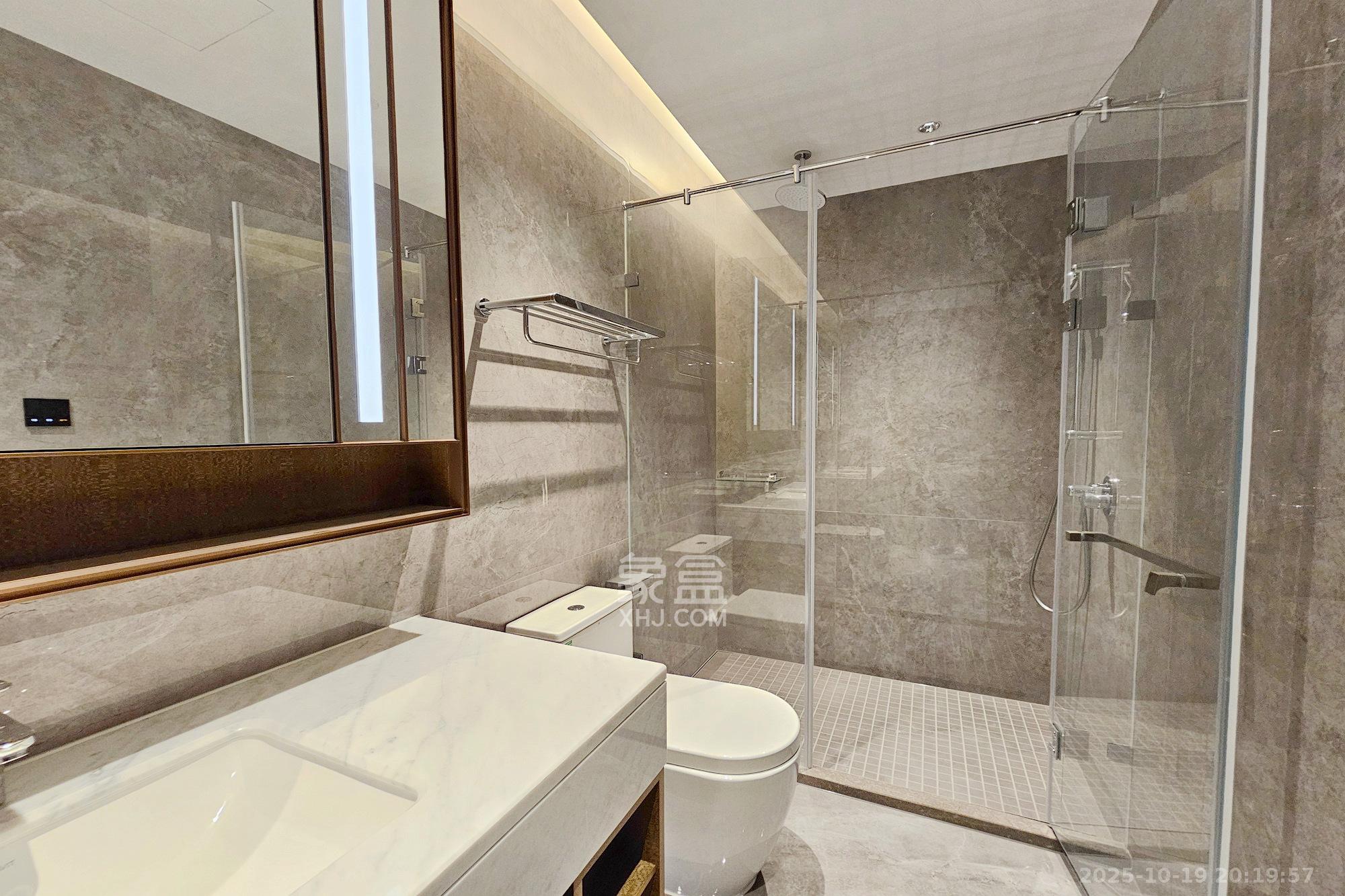 运达中央广场三期  4室2厅3卫    517.0万 运达中央广场三期  4室2厅3卫    517.0万卫生间