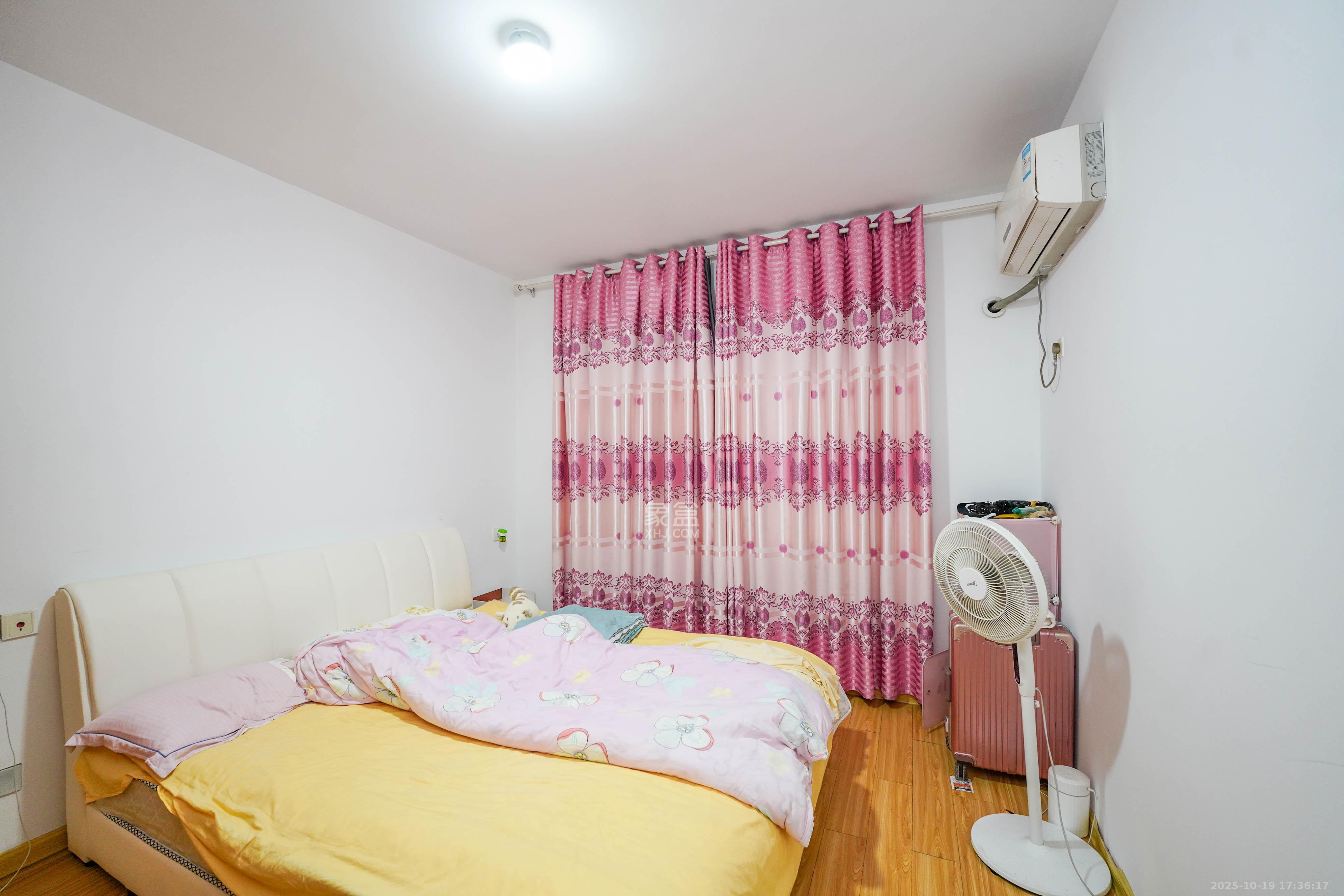 南郡雅园  3室2厅1卫    43.0万 南郡雅园  3室2厅1卫    43.0万卧室