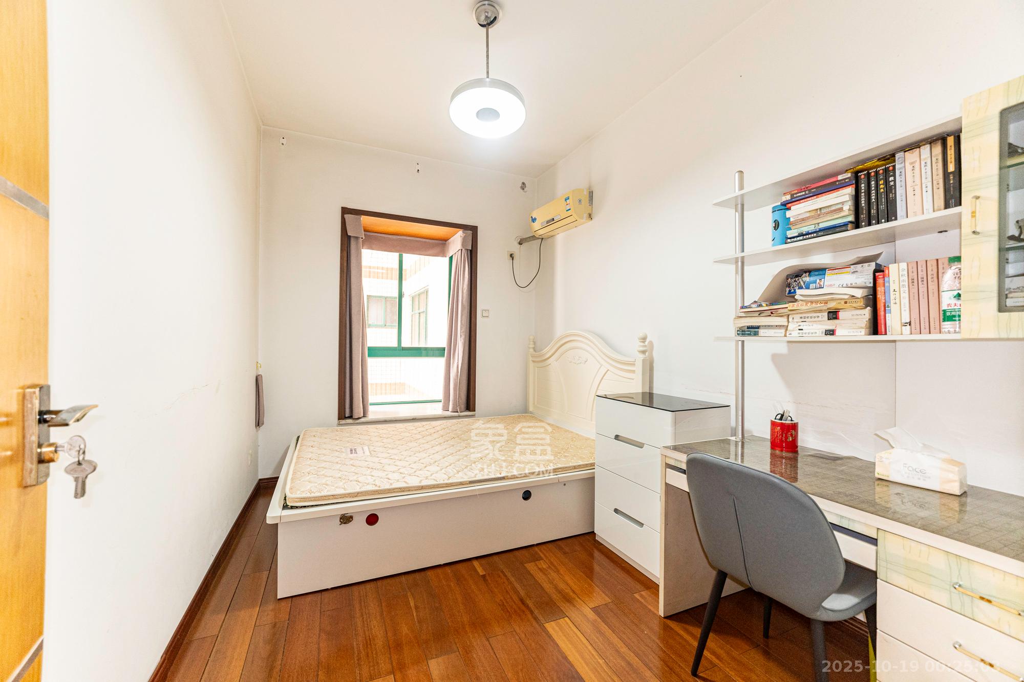 明城公寓  4室2厅2卫    89.8万卧室