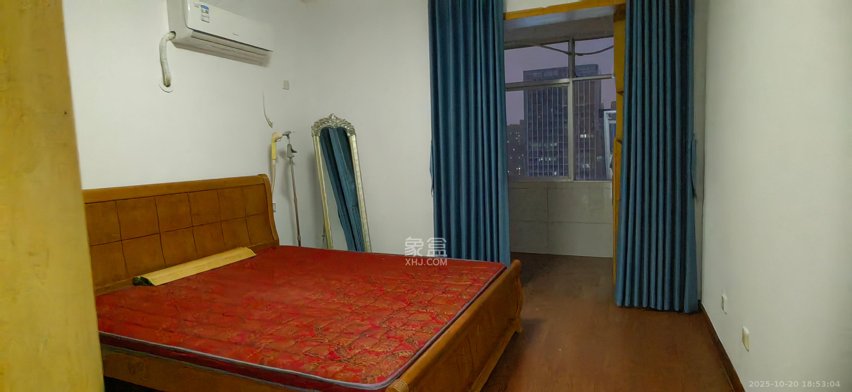 雄踞都市东家 3室2厅2卫 3000.0元/月 雄踞都市东家 3室2厅2卫 3000.0元/月室内图