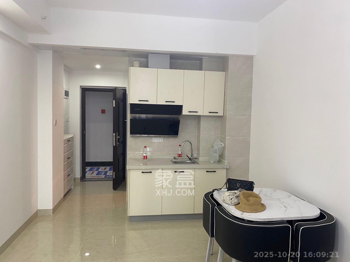 裕天国际商汇中心 1室1厅1卫 1300.0元/月 裕天国际商汇中心 1室1厅1卫 1300.0元/月室内图