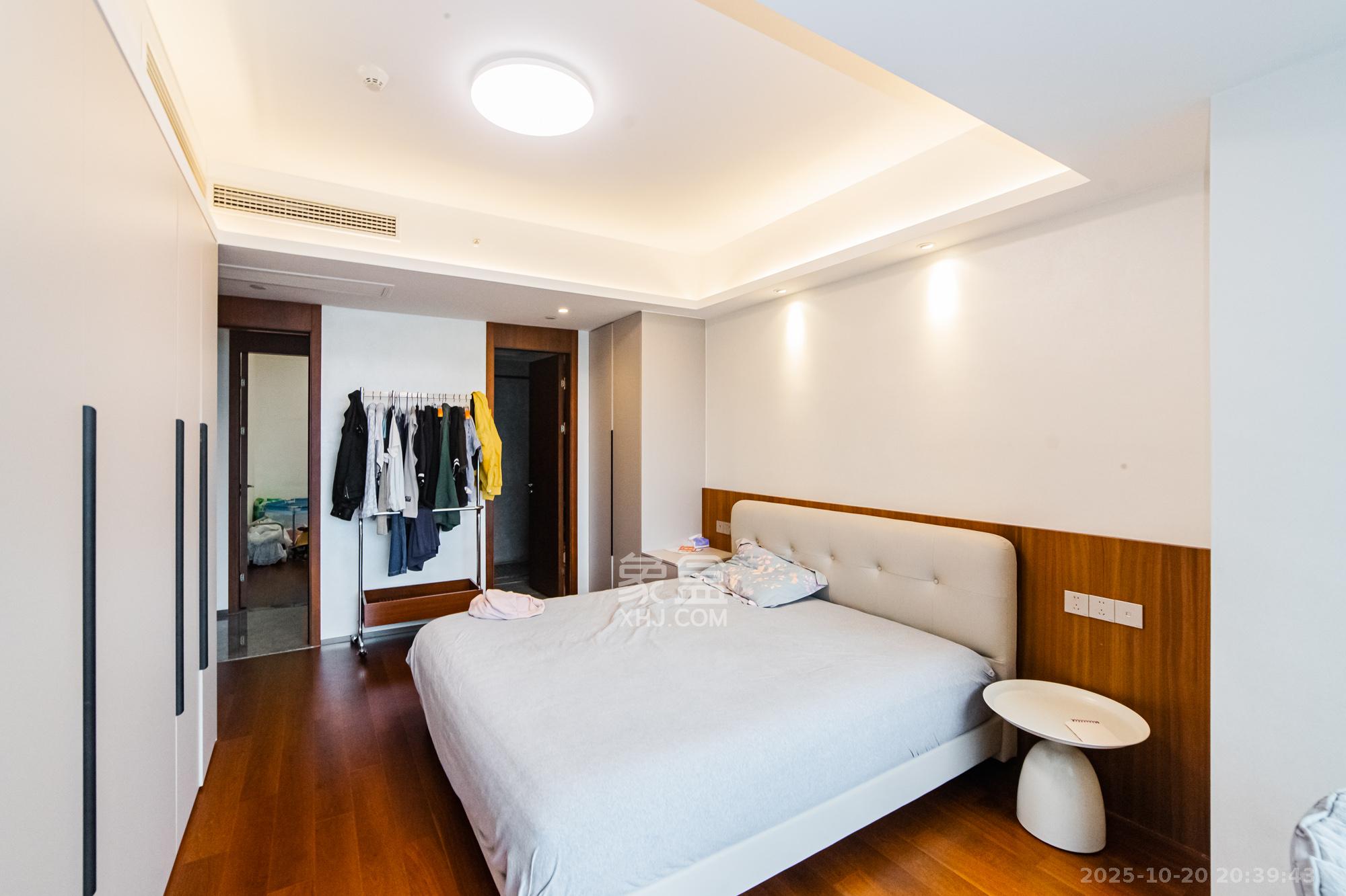 北辰瀚江府  4室2厅2卫    340.0万卧室