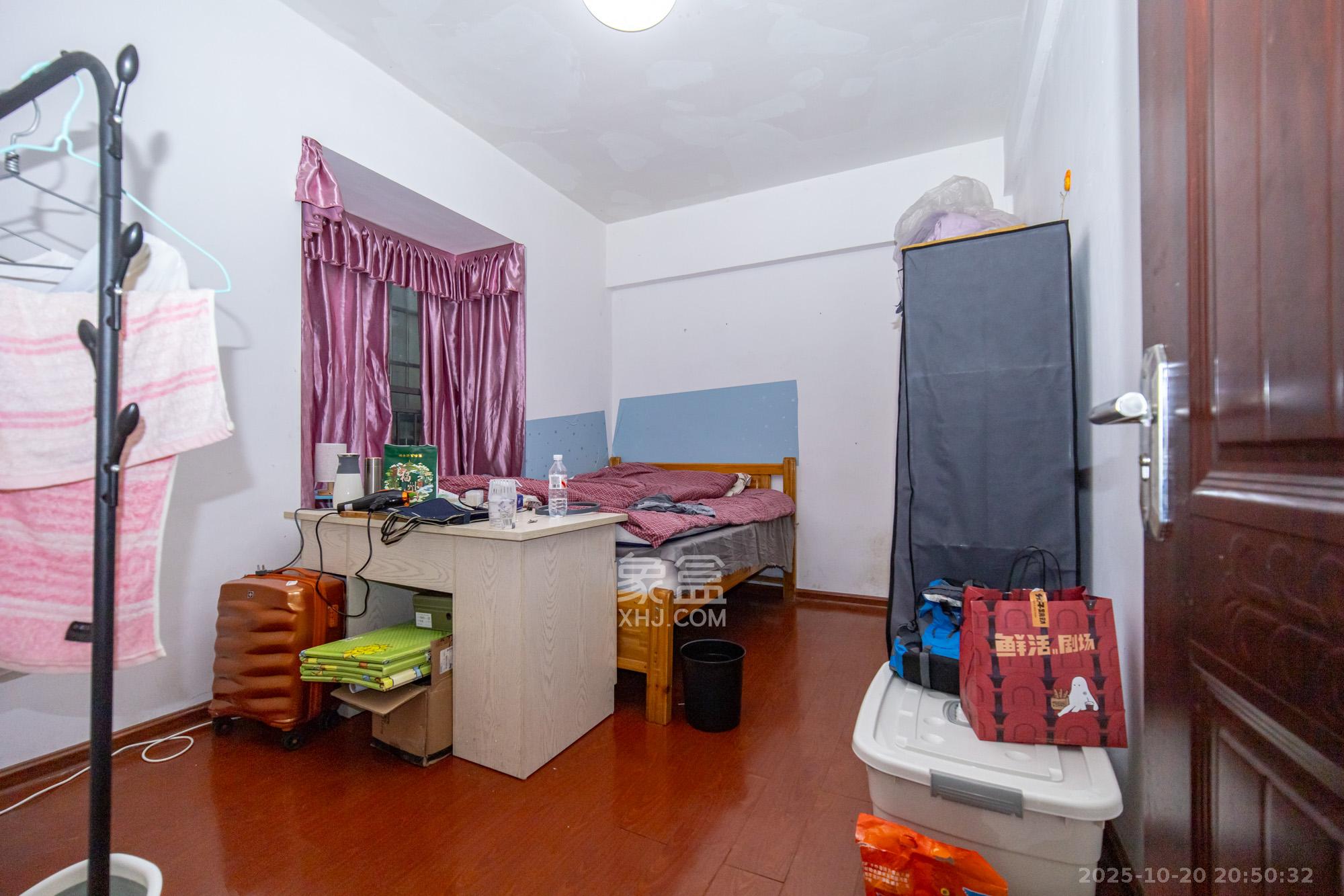 楚天世纪城东苑  3室2厅1卫    43.0万卧室