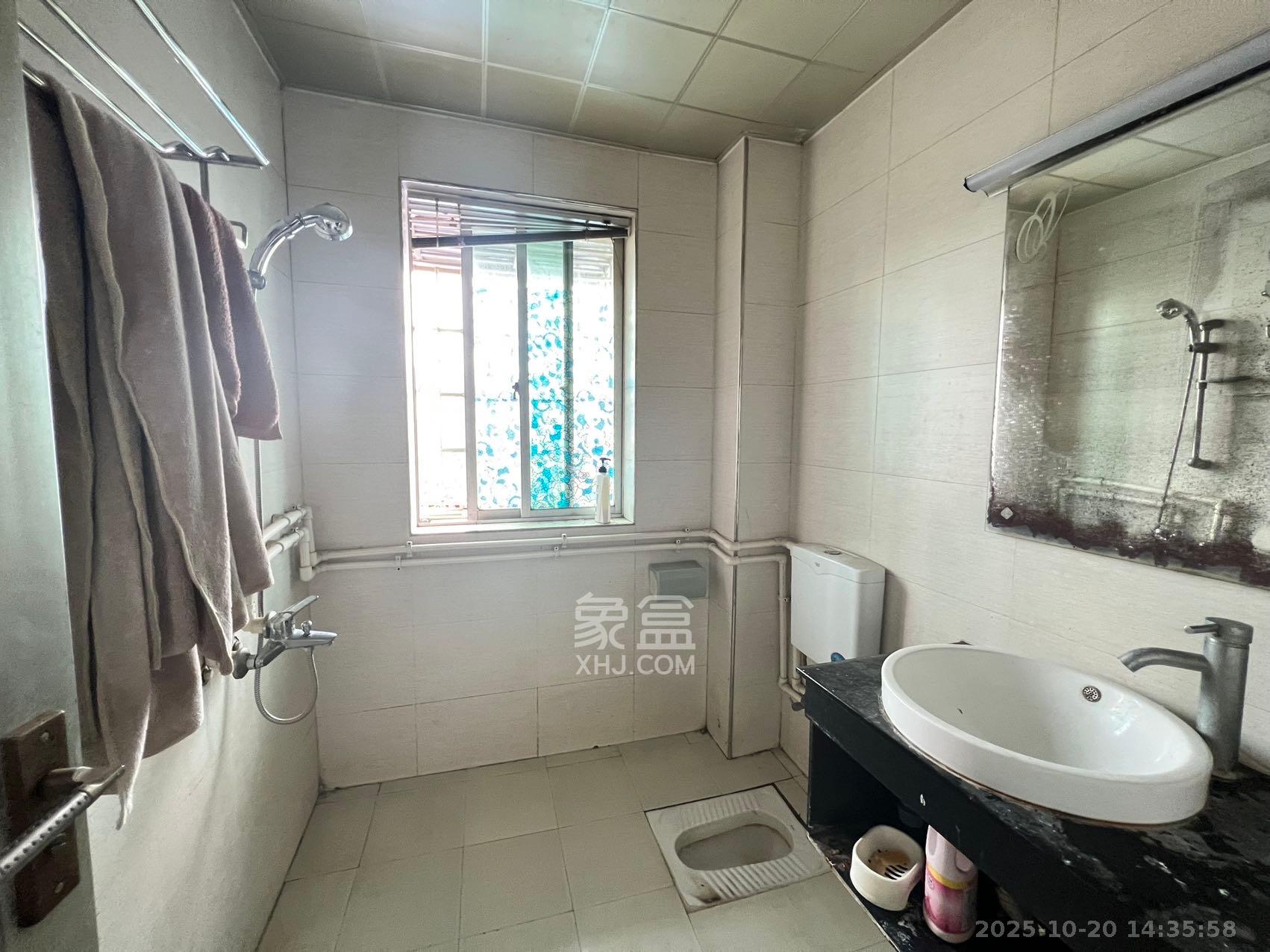 中南汽车世界  2室2厅1卫    1200.0元/月室内图