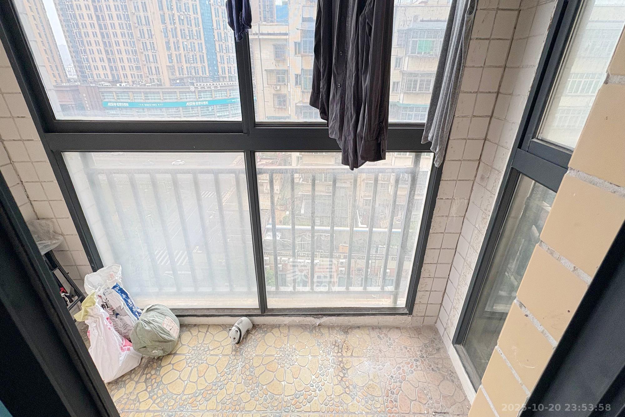 凯通国际城（凯通朝庭）  3室1厅1卫    86.0万阳台