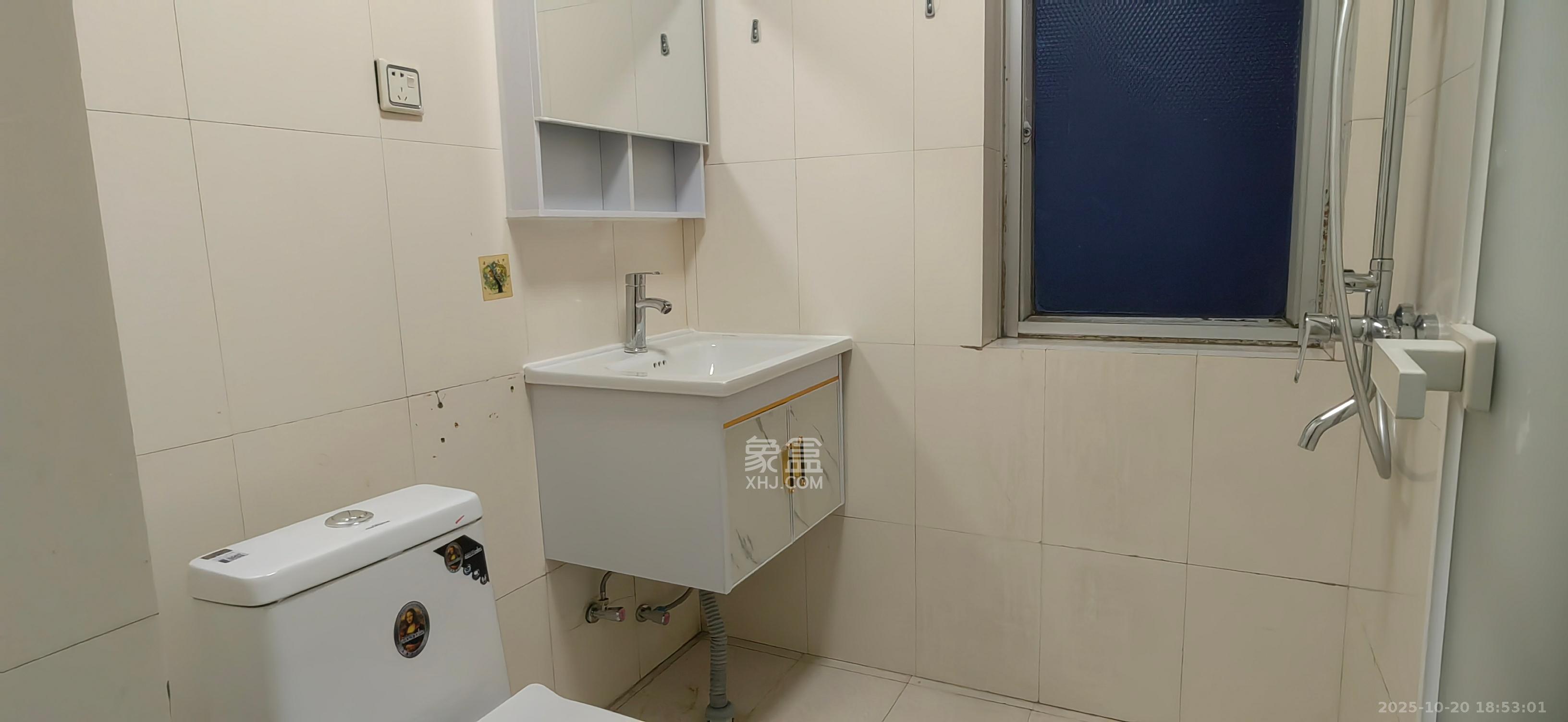 雄踞都市东家 3室2厅2卫 3000.0元/月 雄踞都市东家 3室2厅2卫 3000.0元/月室内图