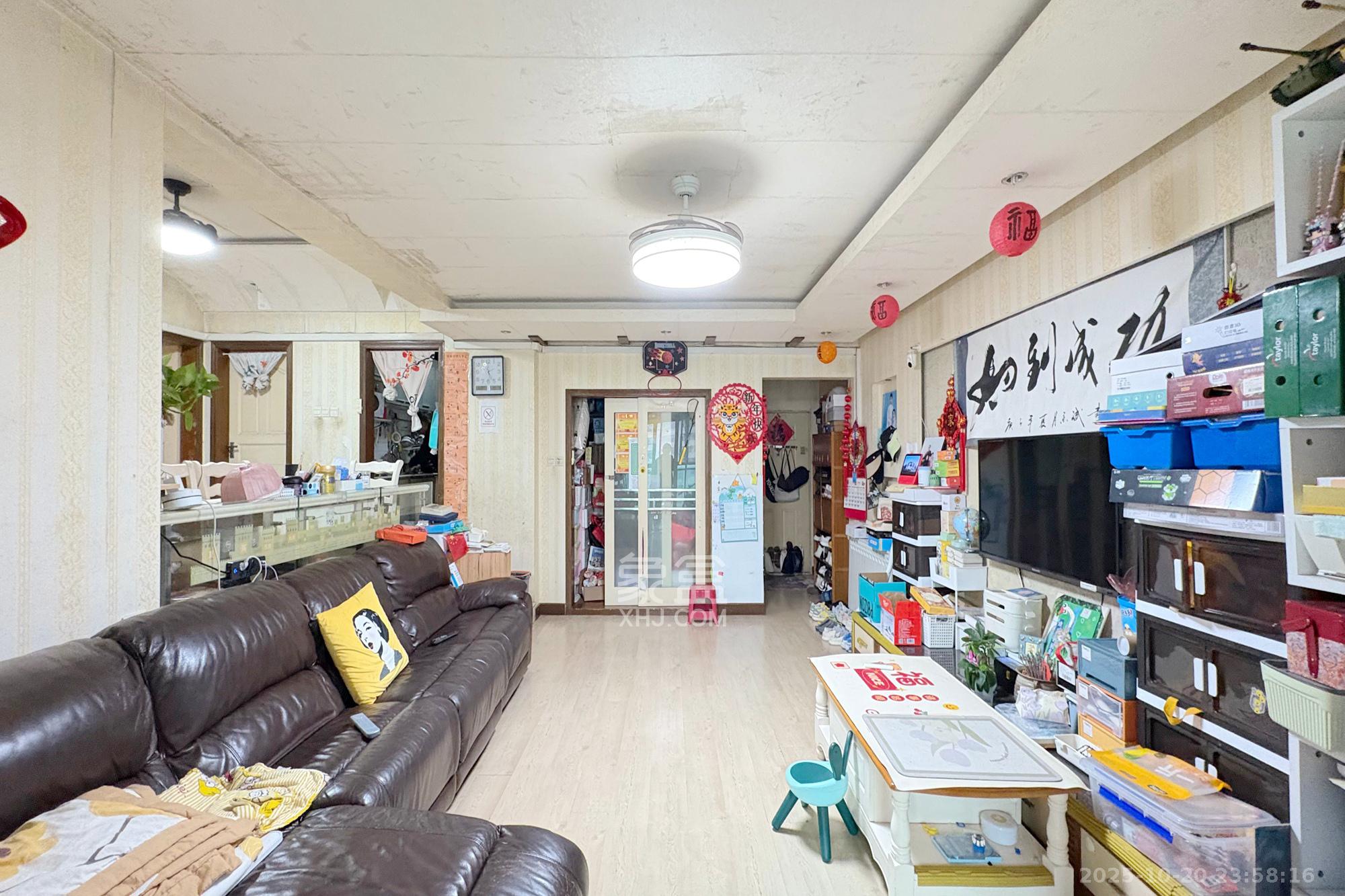 王府花园  3室2厅2卫    128.0万客厅