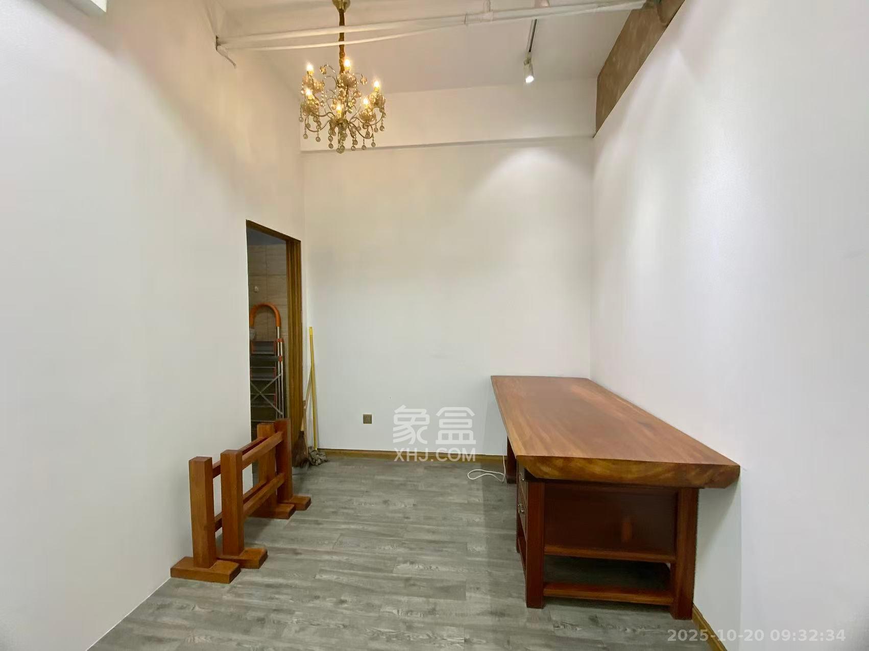 华润置地广场一期   112.0㎡      5000.0元/月室内图