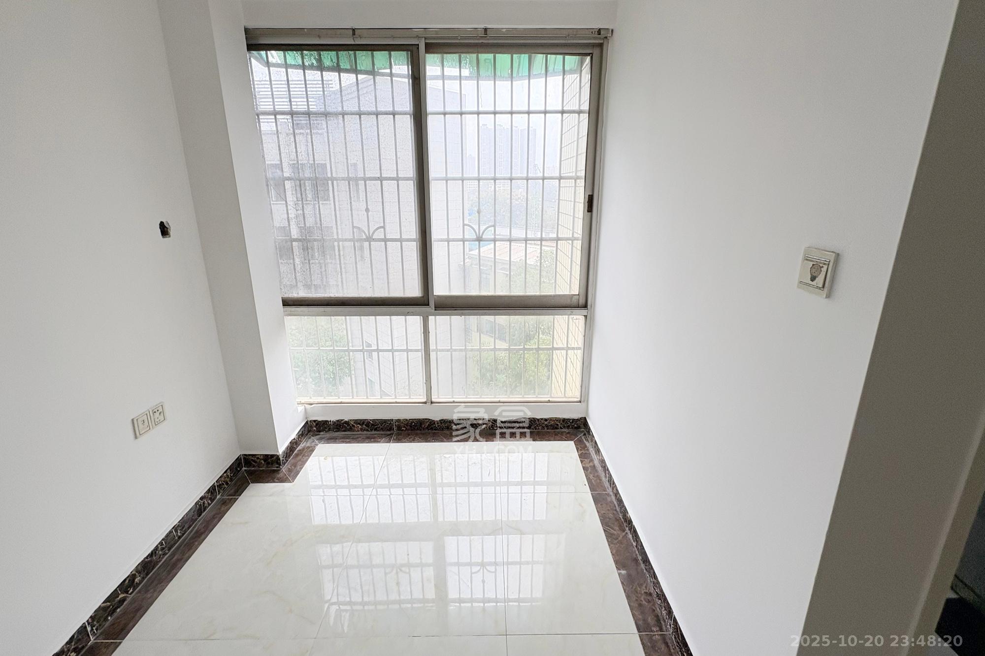 滨湖嘉园(湖滨小区)  3室2厅2卫    135.0万 滨湖嘉园(湖滨小区)  3室2厅2卫    135.0万阳台