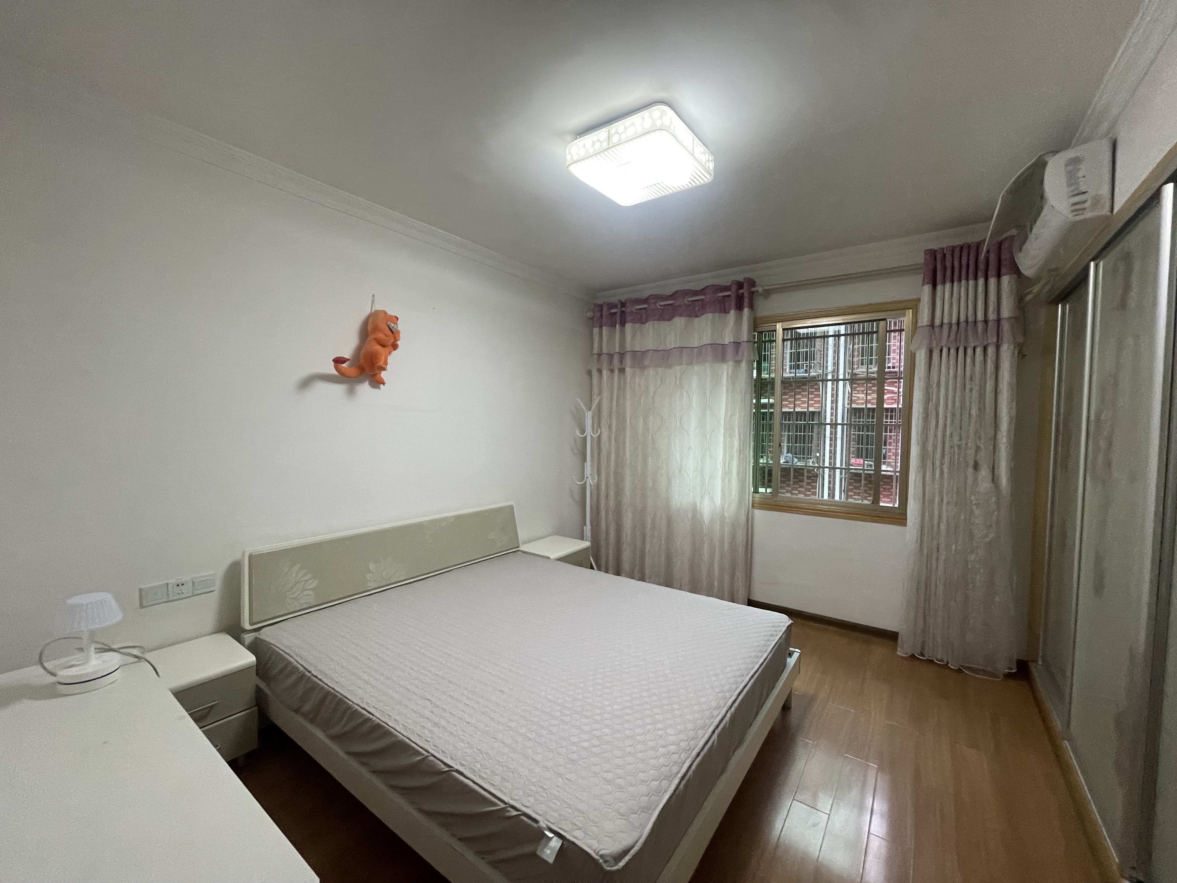 兴雁大楼 3室2厅2卫 1300.0元/月 兴雁大楼 3室2厅2卫 1300.0元/月室内图