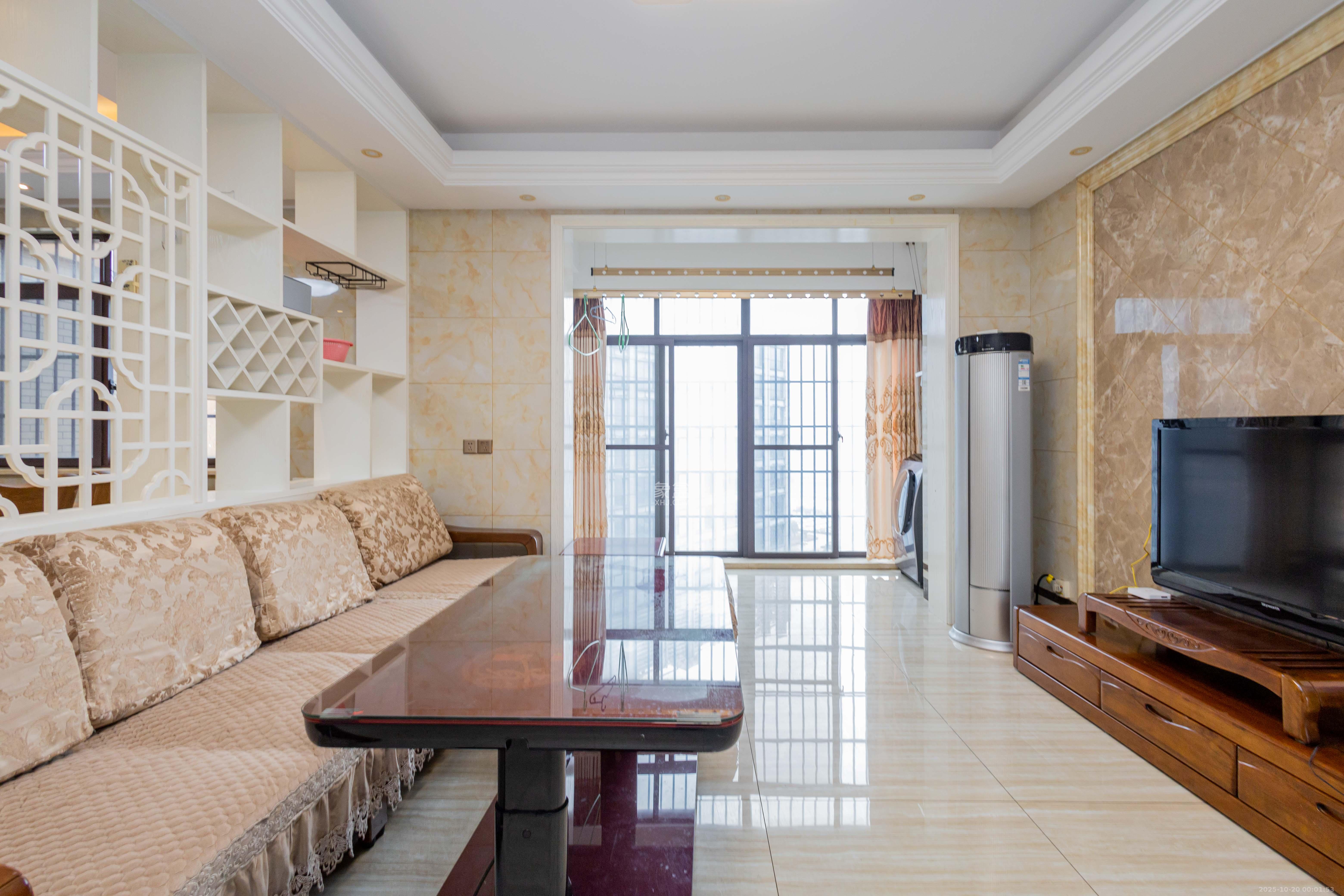 三景华御 4室2厅2卫 75.8万 三景华御 4室2厅2卫 75.8万客厅