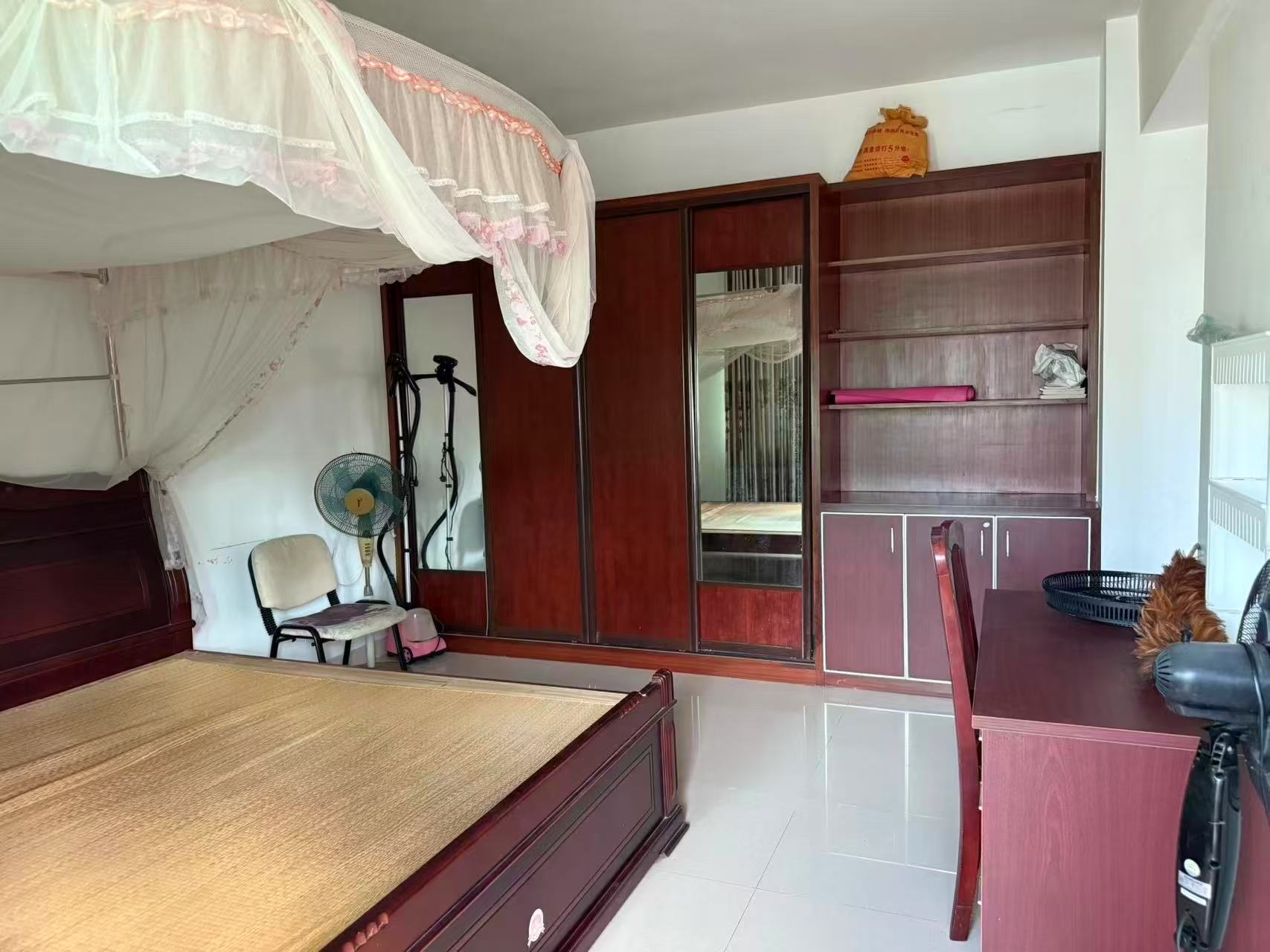 海湾怡园  3室2厅2卫    1500.0元/月室内图