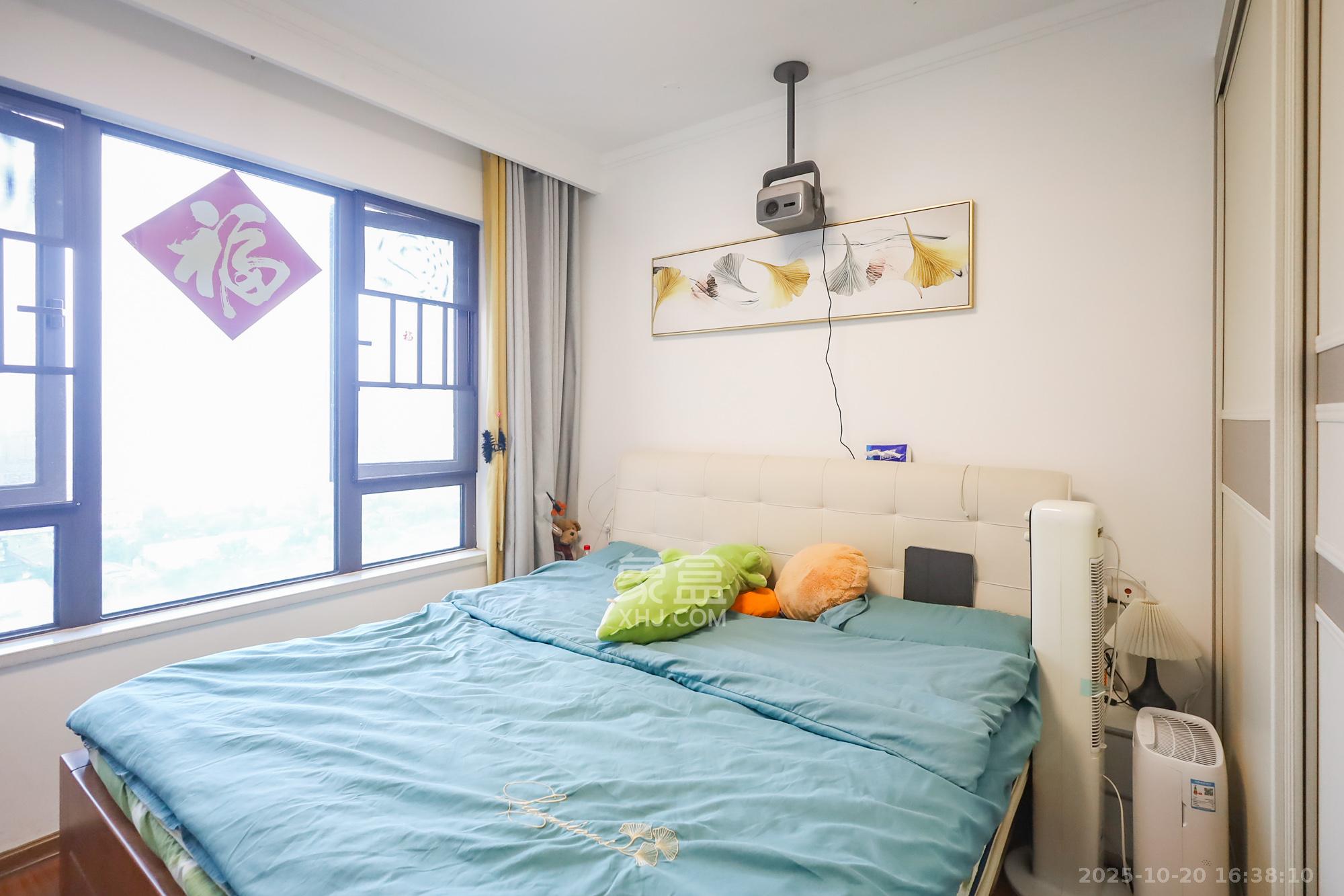 龙湖水晶郦城  3室2厅2卫    159.0万卧室