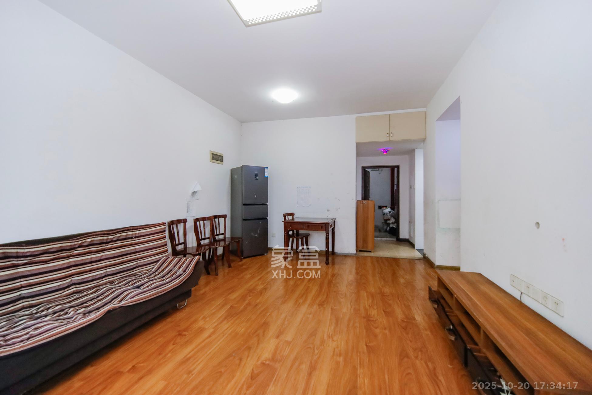 凯姆国际  2室2厅1卫    54.0万客厅