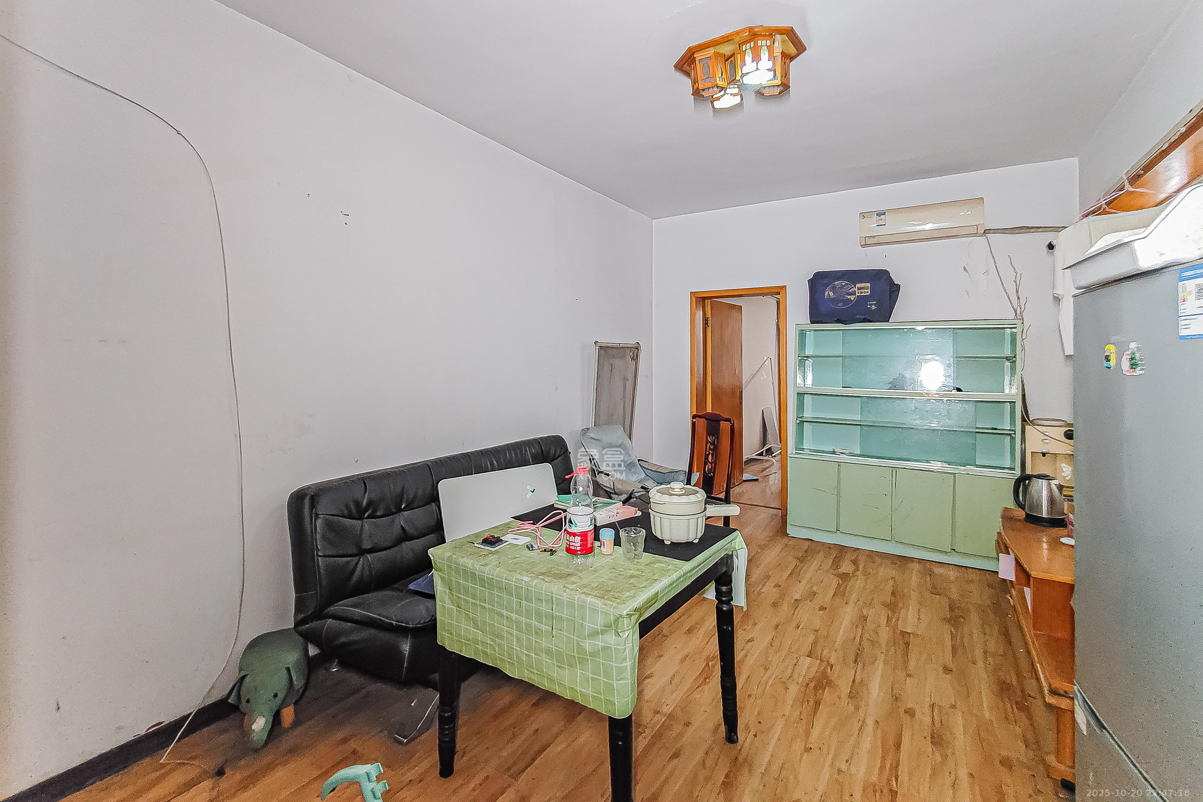 造纸厂宿舍  3室2厅1卫    42.0万