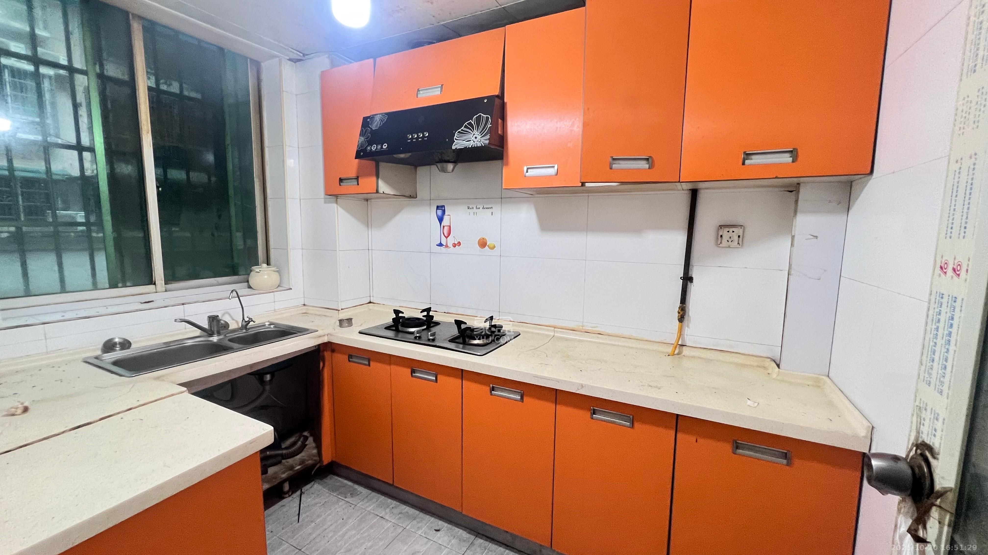 中南汽车世界  3室2厅1卫    1400.0元/月室内图