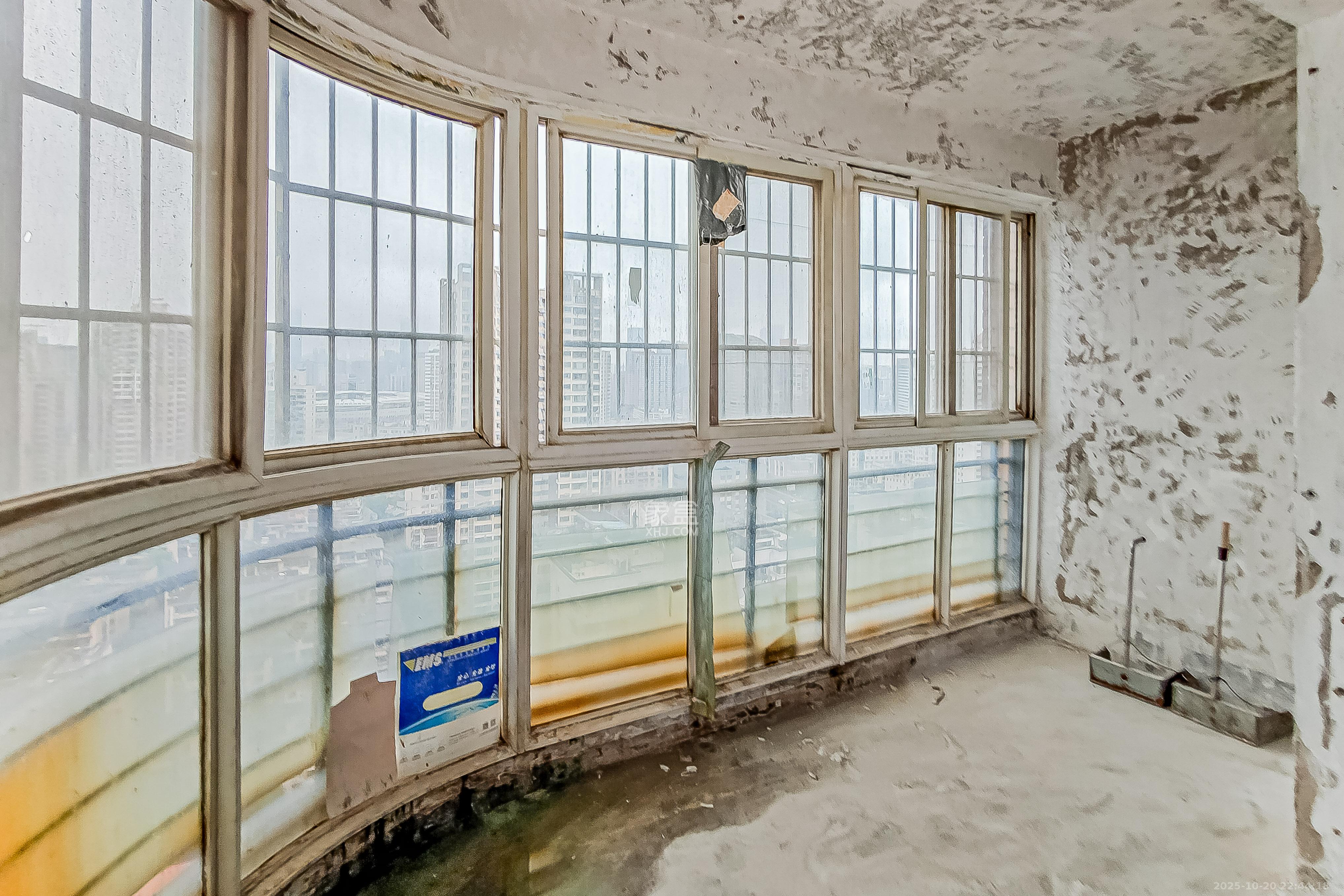 海利华宫大厦  1室2厅2卫    100.0万 海利华宫大厦  1室2厅2卫    100.0万阳台