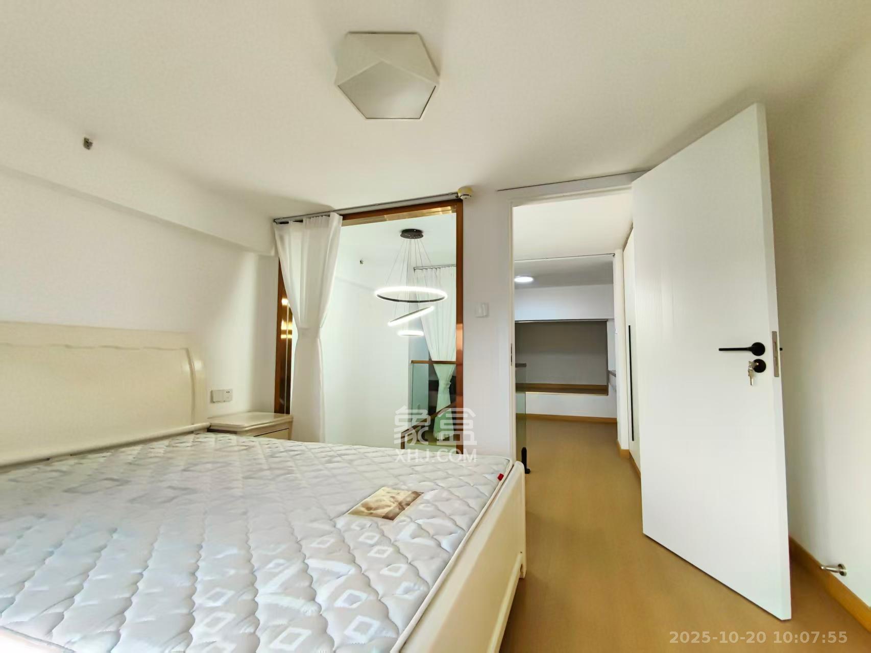 龙湖铂金岛  2室2厅1卫    2300.0元/月室内图