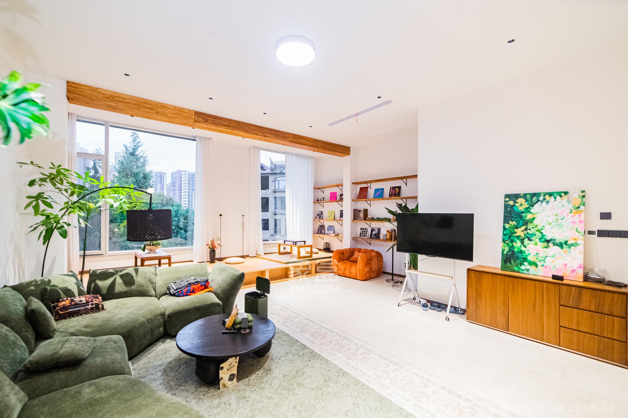 珠江郦城璞墅  5室2厅2卫    480.0万 珠江郦城璞墅  5室2厅2卫    480.0万客厅