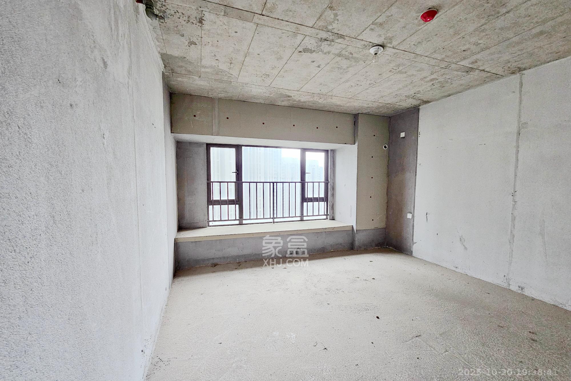 阳光城尚东湾愉景苑 5室2厅3卫 165.0万 阳光城尚东湾愉景苑 5室2厅3卫 165.0万卧室