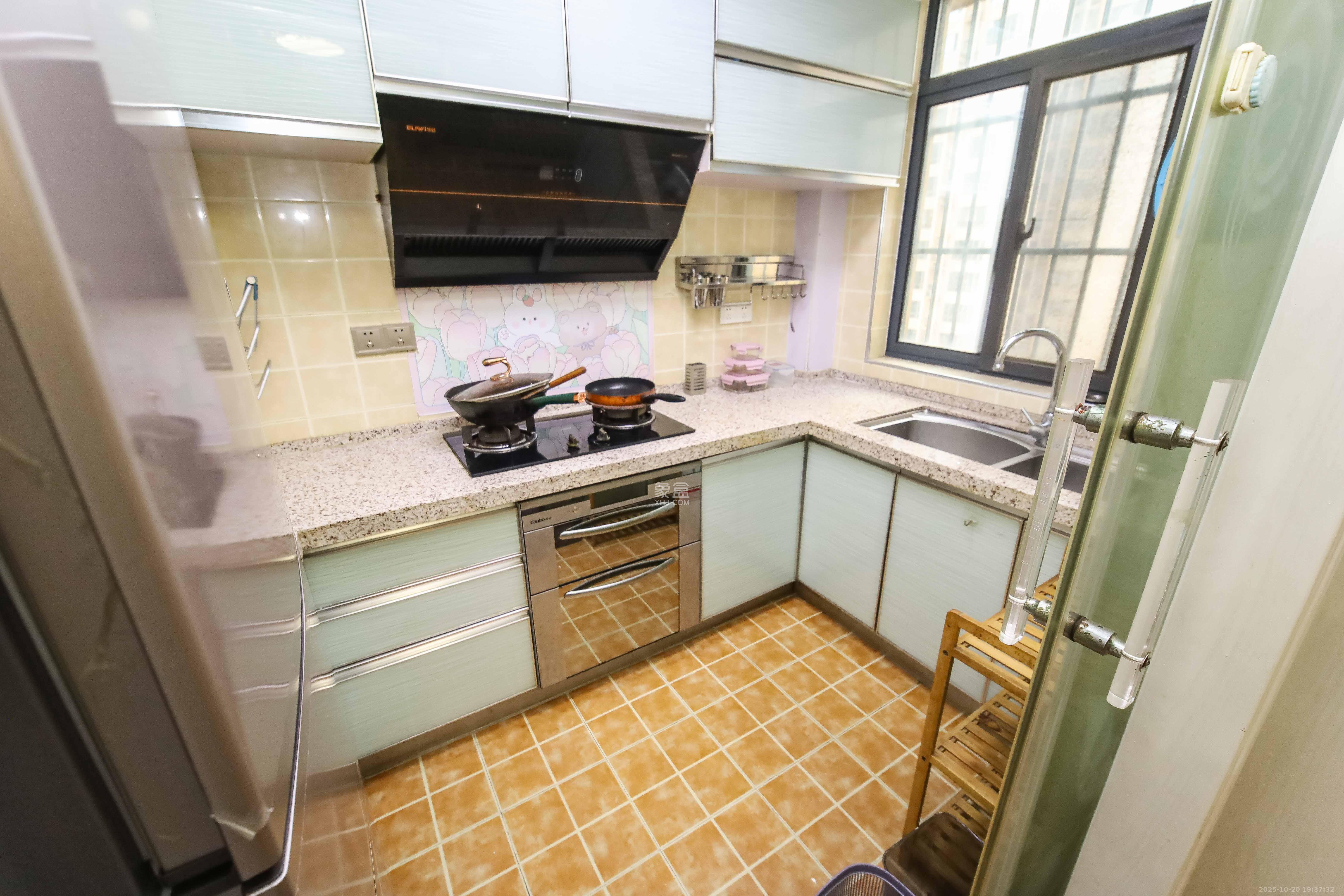 江河双水湾  3室2厅2卫    85.0万厨房