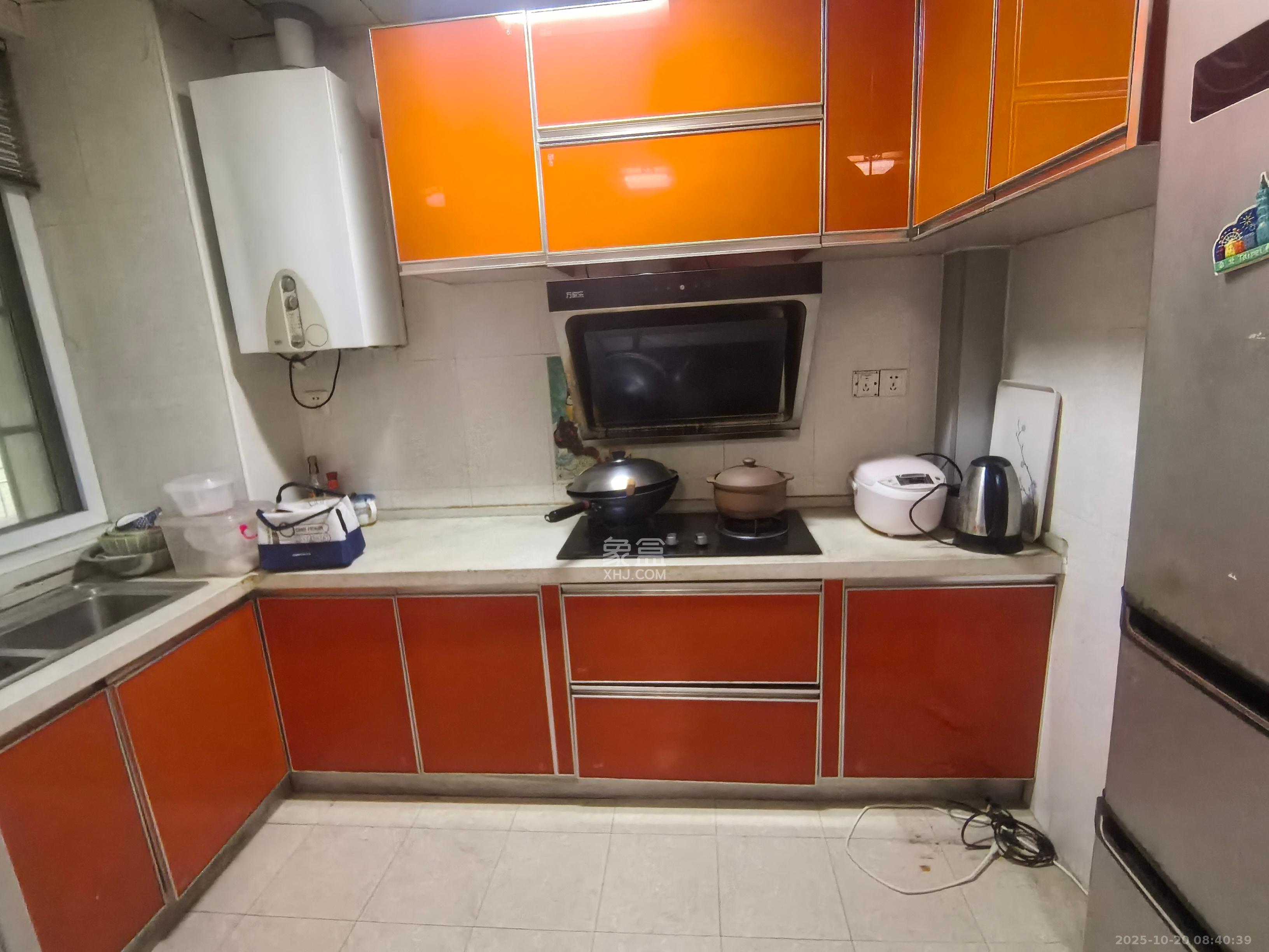 麓谷加州阳光  2室2厅1卫    2100.0元/月室内图