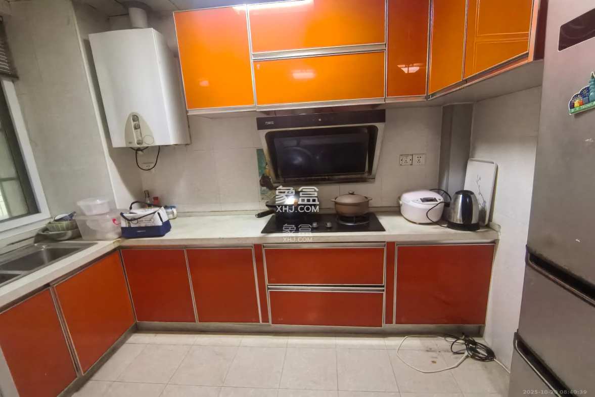 麓谷加州阳光  2室2厅1卫    2100.0元/月 麓谷加州阳光  2室2厅1卫    2100.0元/月室内图