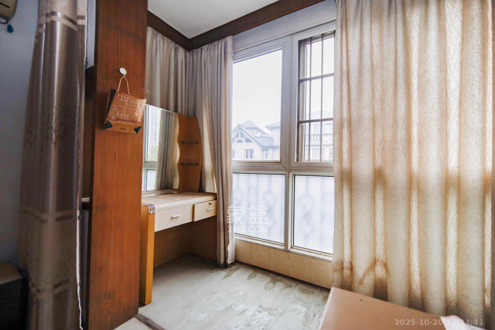 融城花苑  5室2厅3卫    95.0万阳台