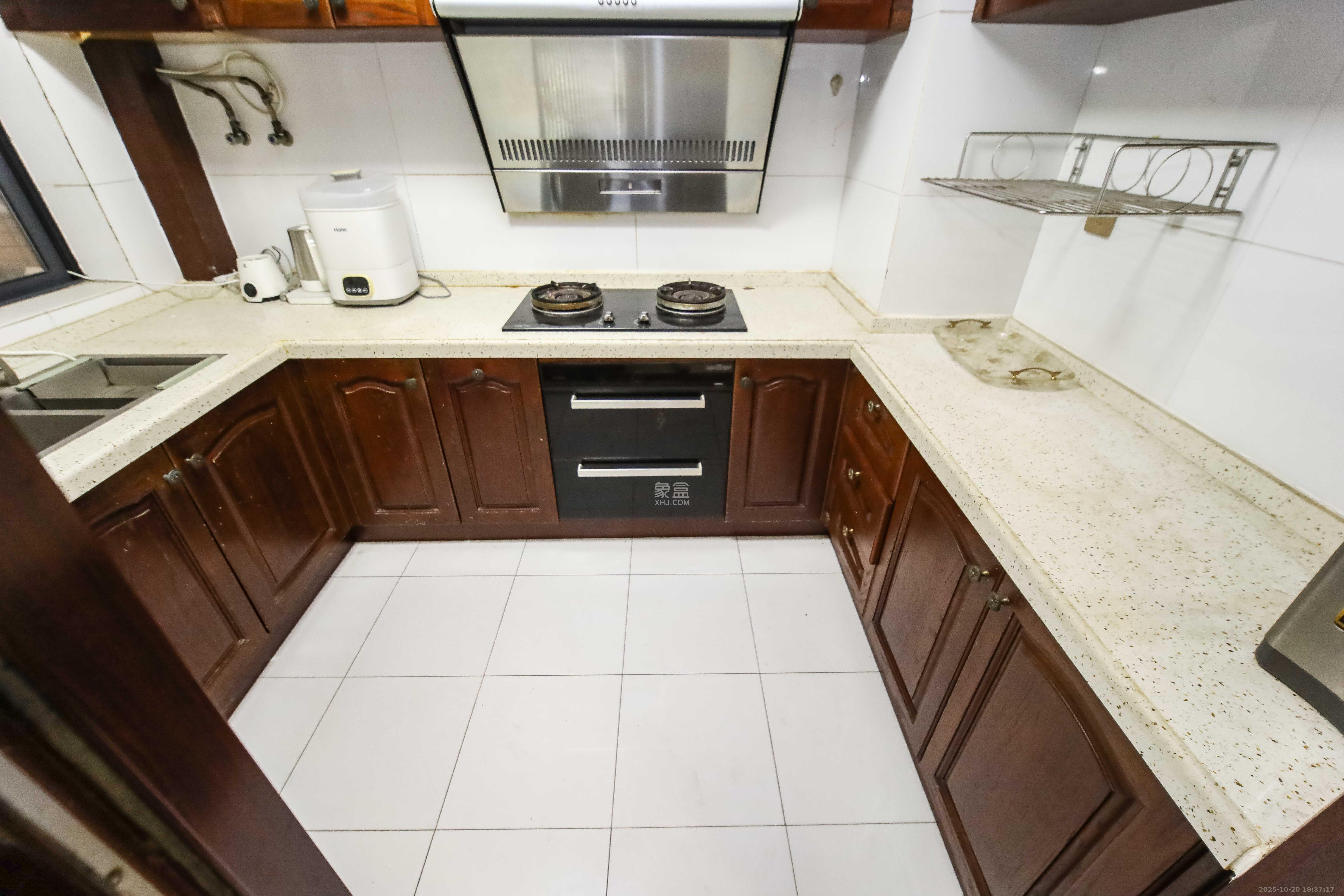 江河双水湾  3室2厅2卫    138.0万 江河双水湾  3室2厅2卫    138.0万厨房