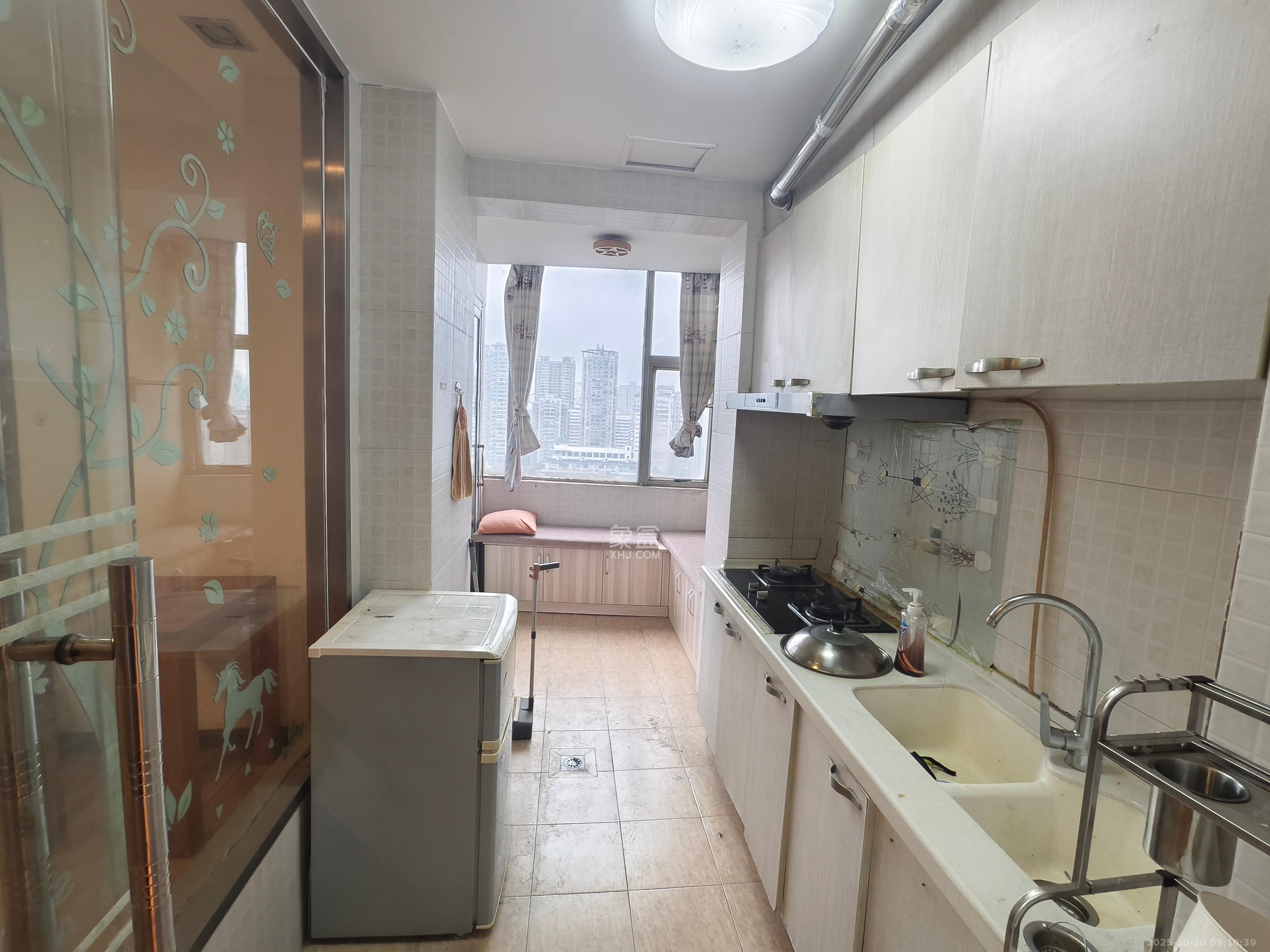 欧园  1室1厅1卫    1700.0元/月 欧园  1室1厅1卫    1700.0元/月室内图