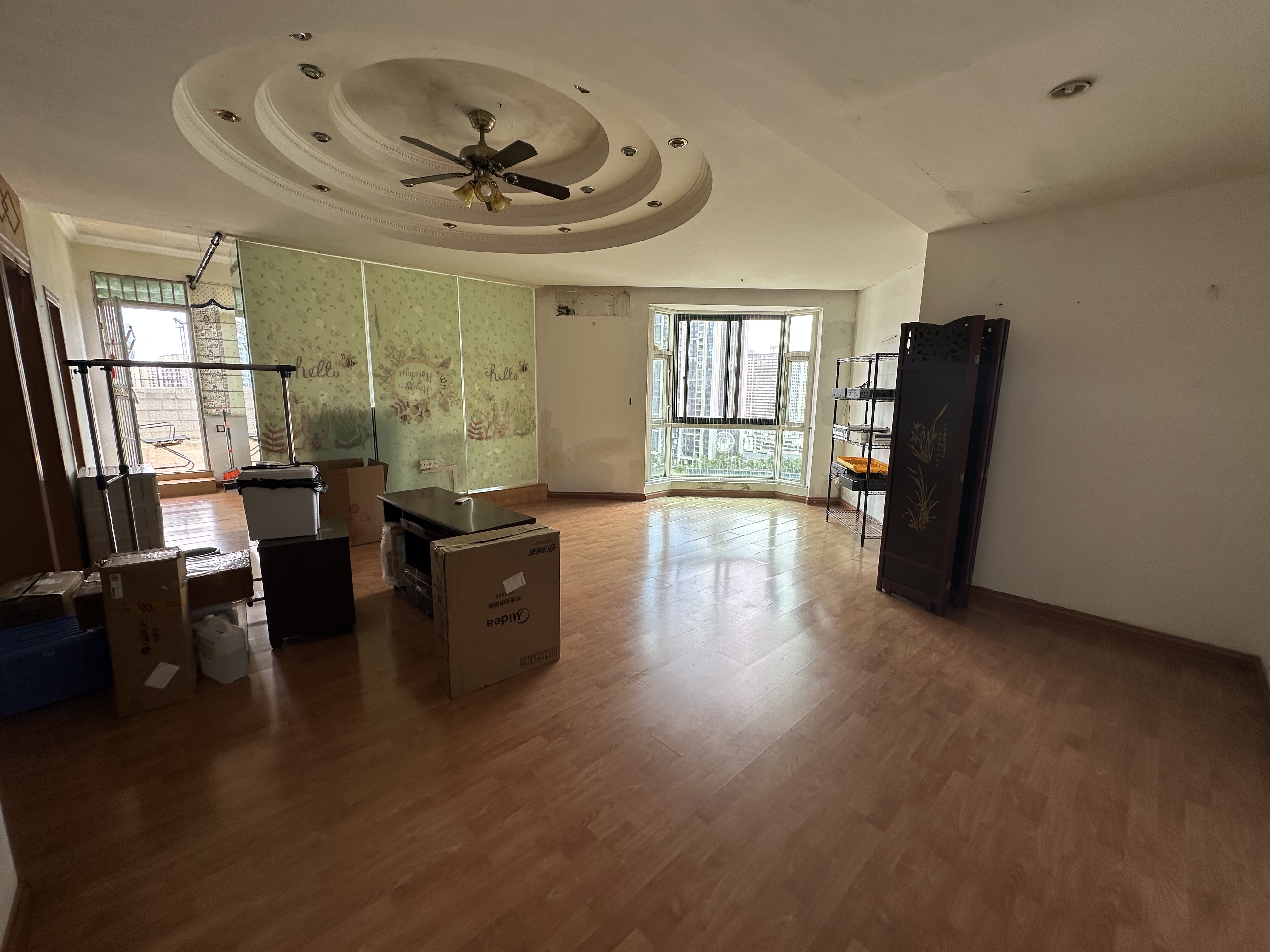 置地花园  3室2厅2卫    190.0万客厅