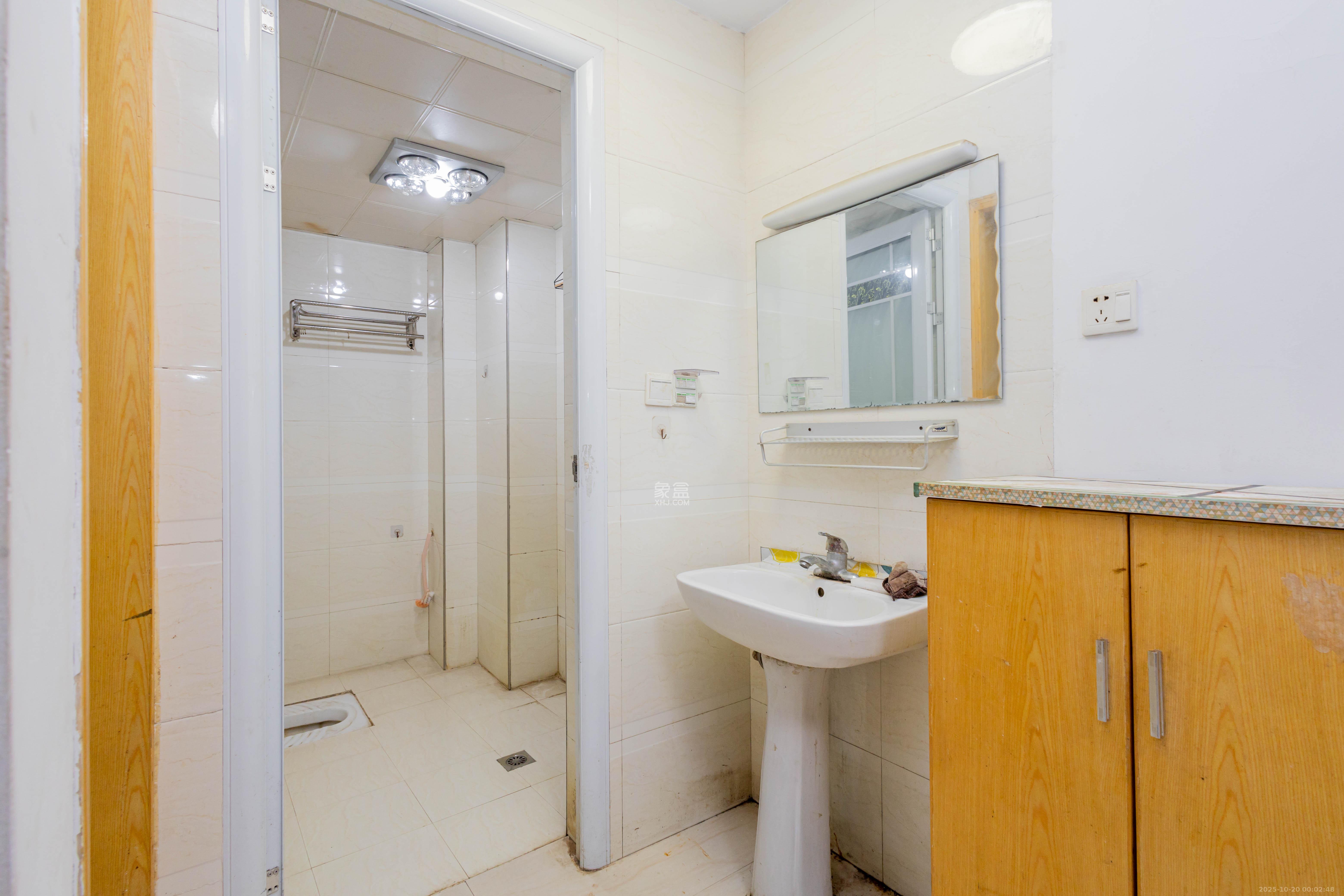 中国铁建国际城一期  2室1厅1卫    29.0万卫生间