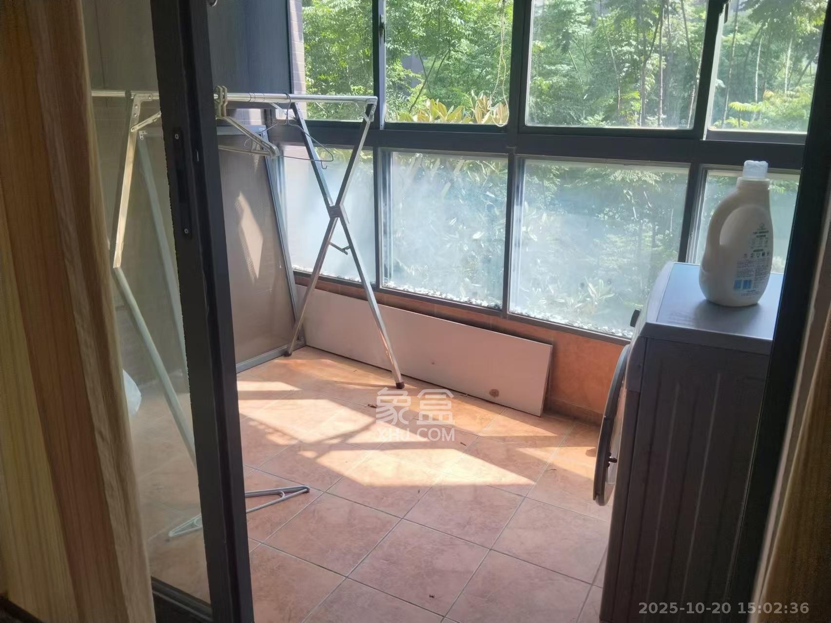 西子花苑  2室2厅1卫    2100.0元/月 西子花苑  2室2厅1卫    2100.0元/月室内图