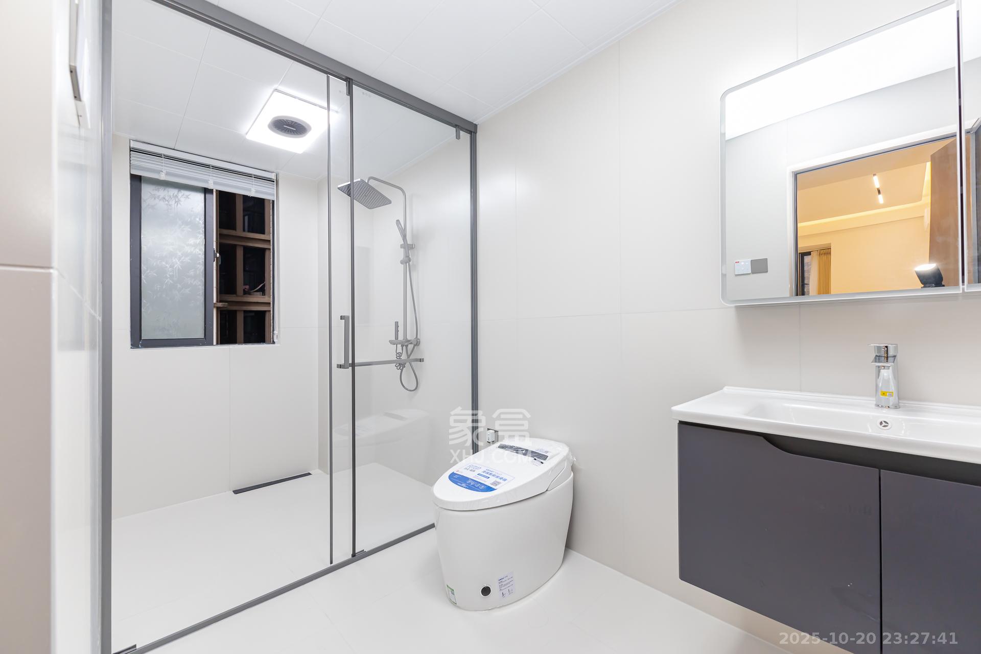 名家翡翠花园  4室2厅2卫    129.8万卫生间