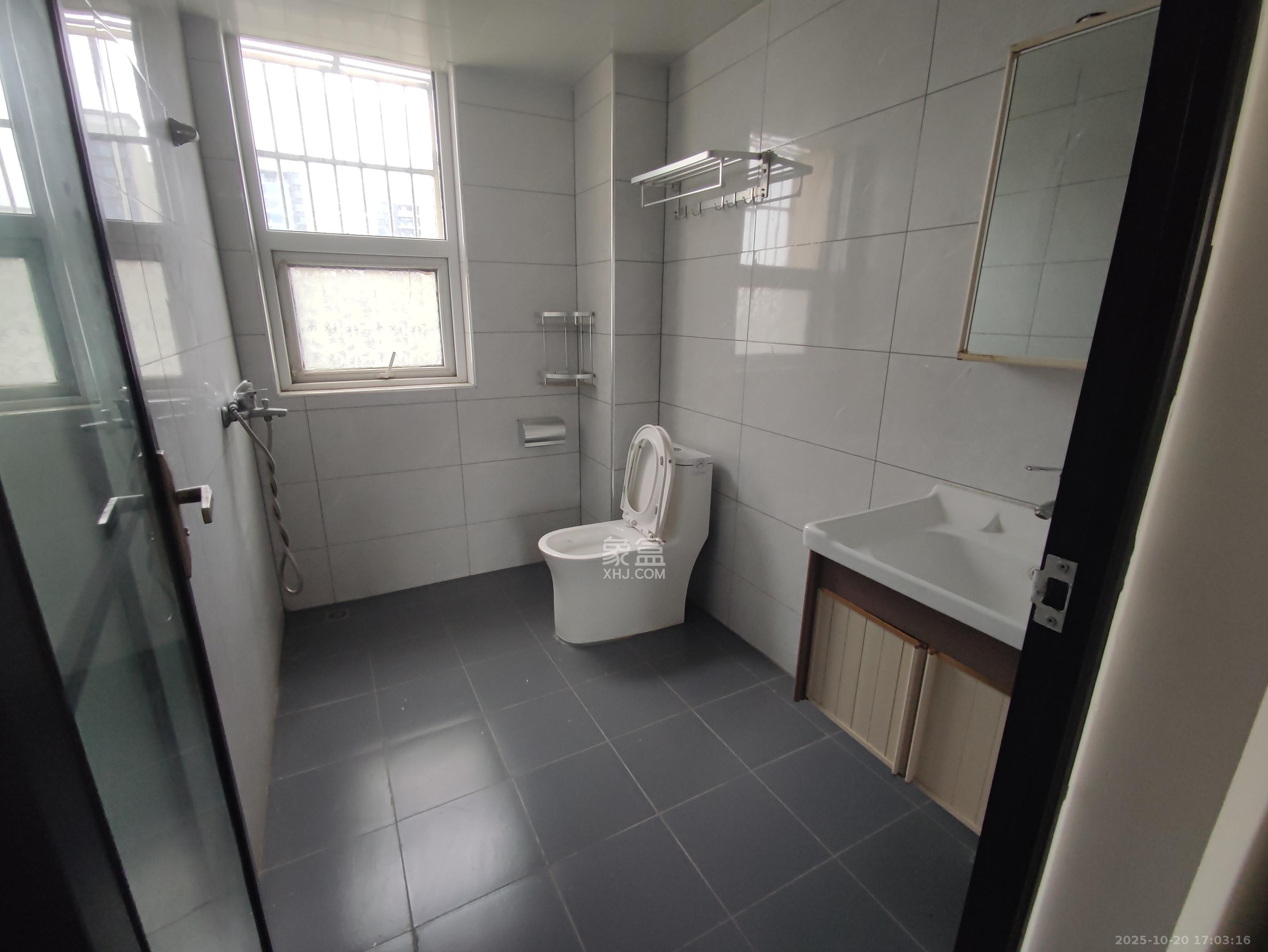 和康园小区 3室2厅2卫 2300.0元/月 和康园小区 3室2厅2卫 2300.0元/月室内图