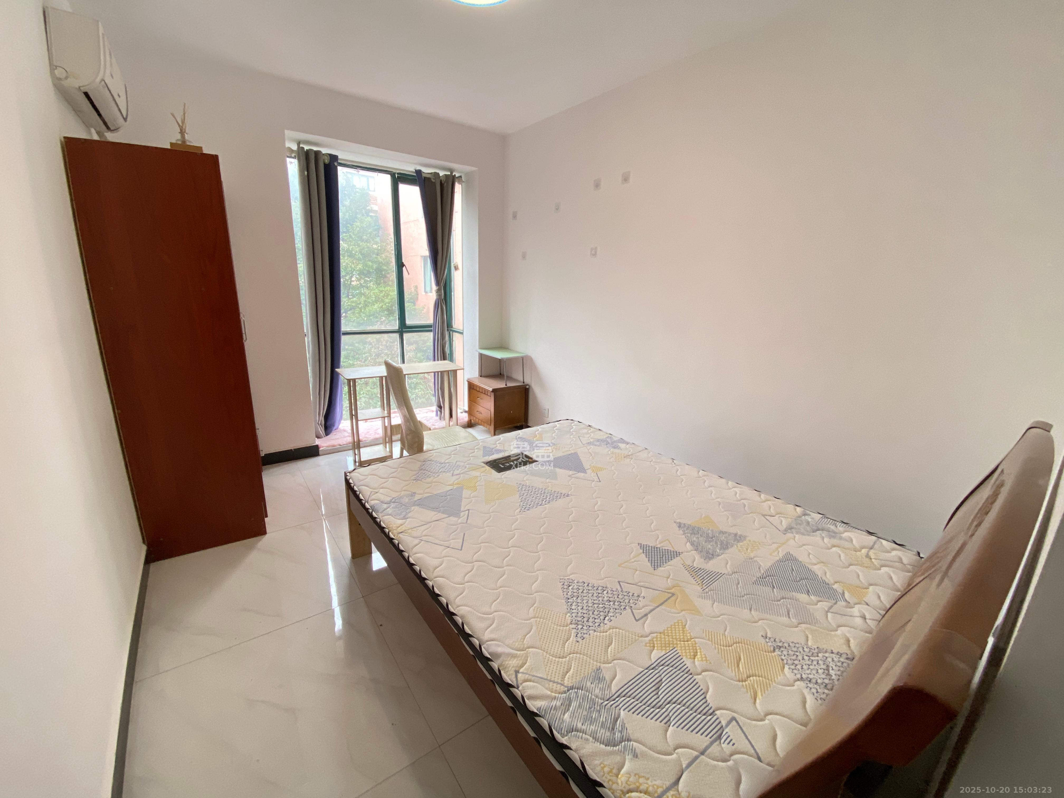 东方新城  2室1厅1卫    2200.0元/月室内图