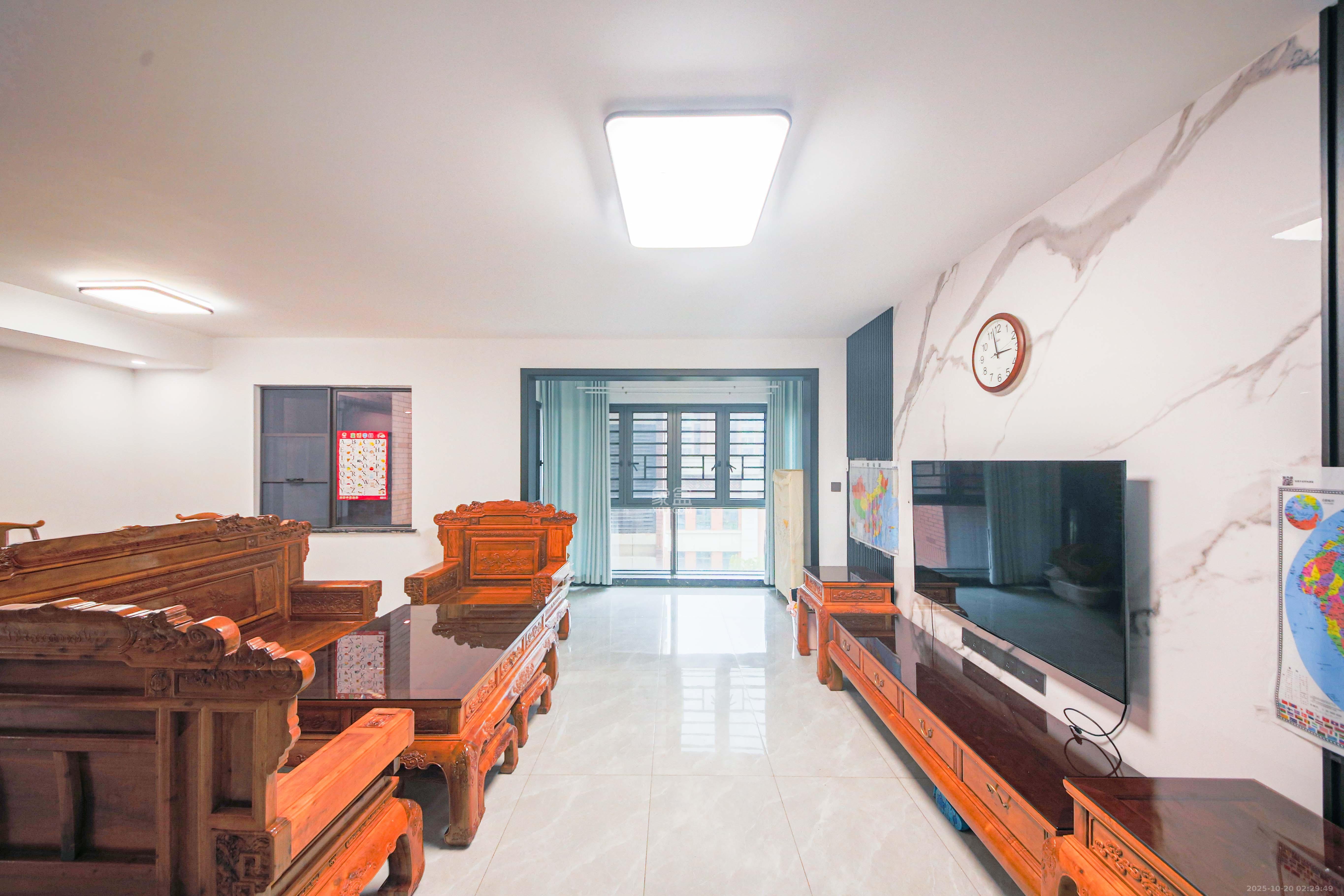 香缇雅苑（鑫远翡丽郡二期）  4室2厅2卫    220.0万客厅