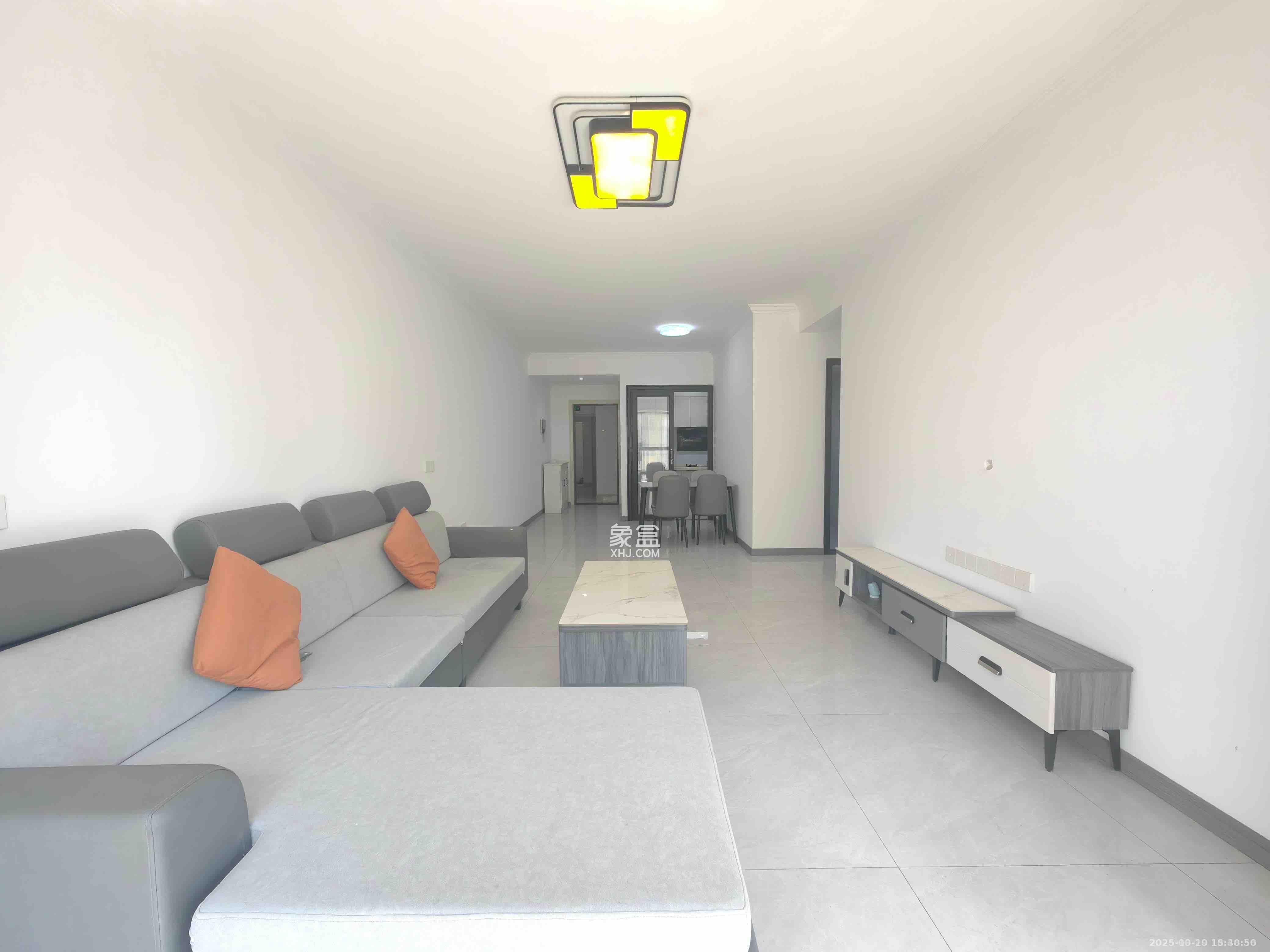 保利香槟国际  3室2厅1卫    2100.0元/月室内图