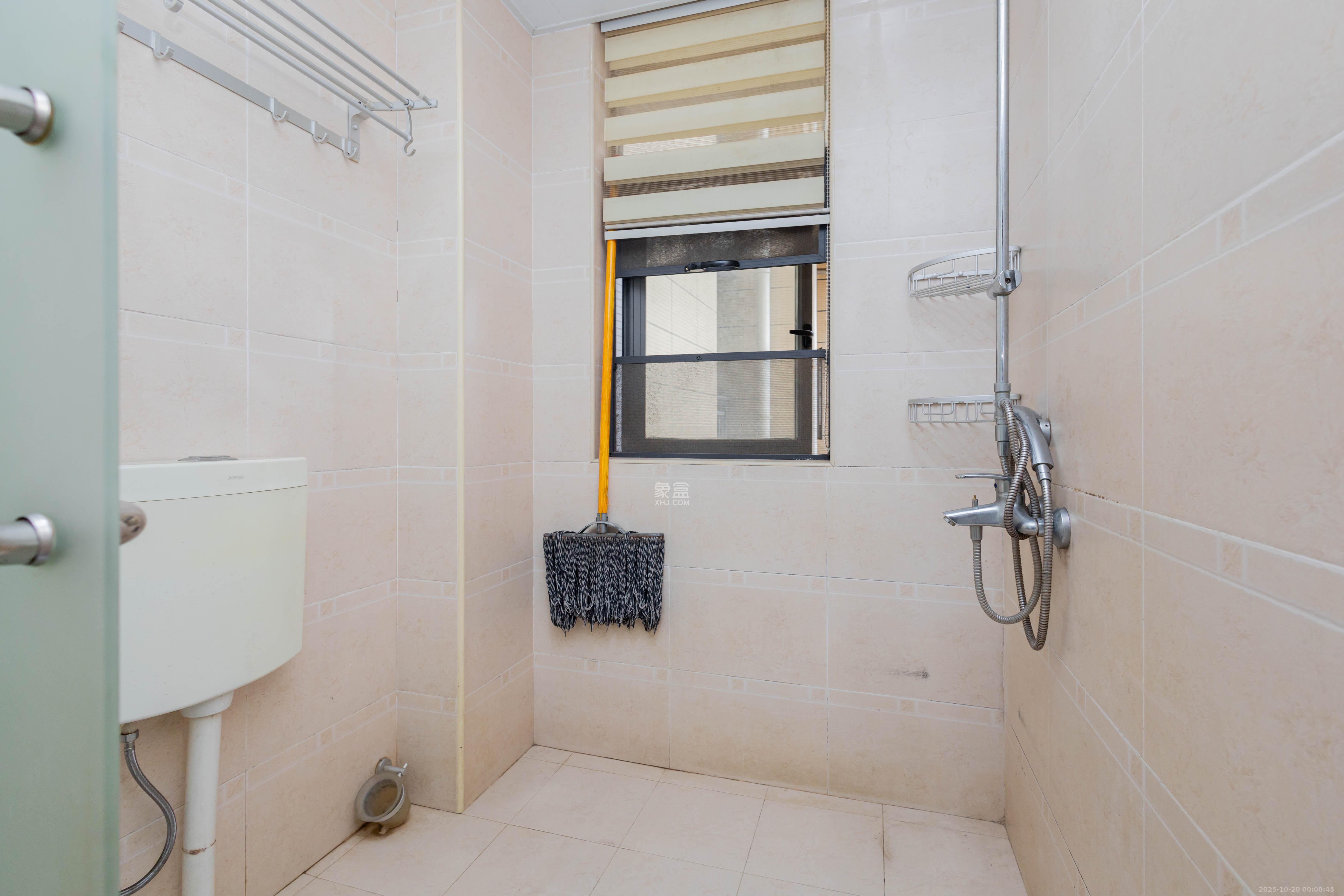 中房瑞致国际 3室2厅2卫 96.0万 中房瑞致国际 3室2厅2卫 96.0万卫生间