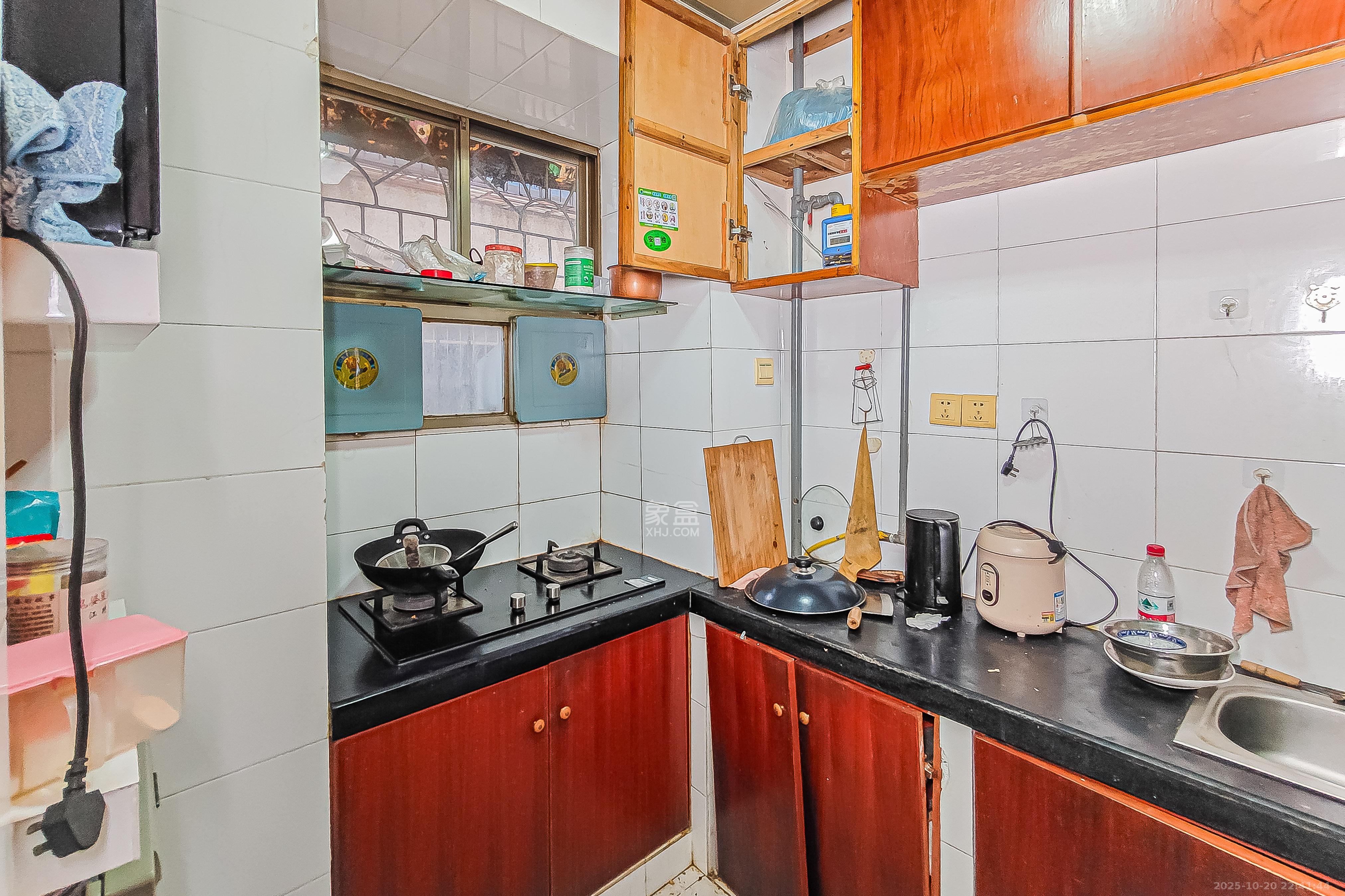 上工商银行宿舍 2室2厅1卫 48.8万 上工商银行宿舍 2室2厅1卫 48.8万厨房