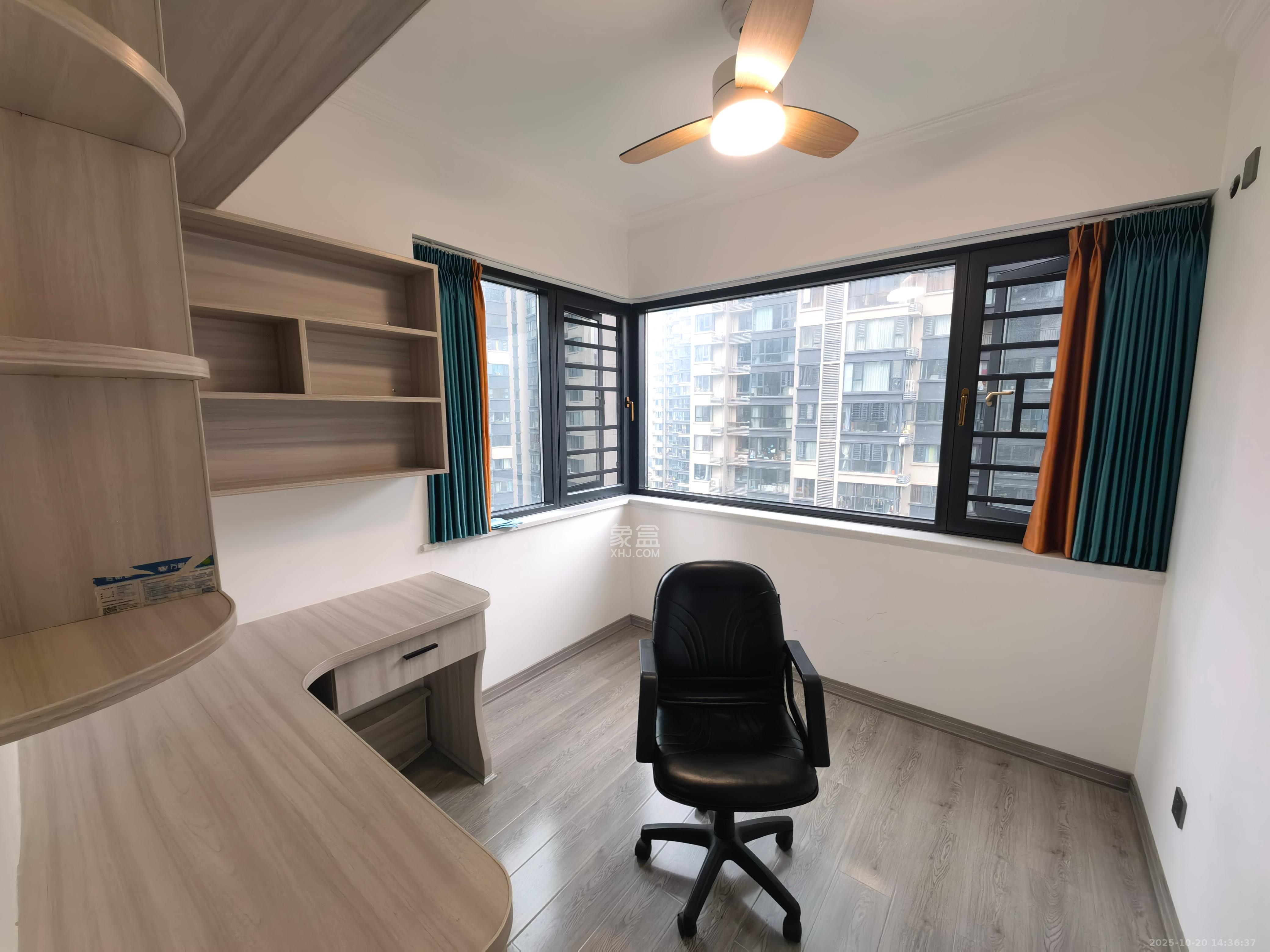 中建悦和城  4室2厅2卫    3500.0元/月室内图