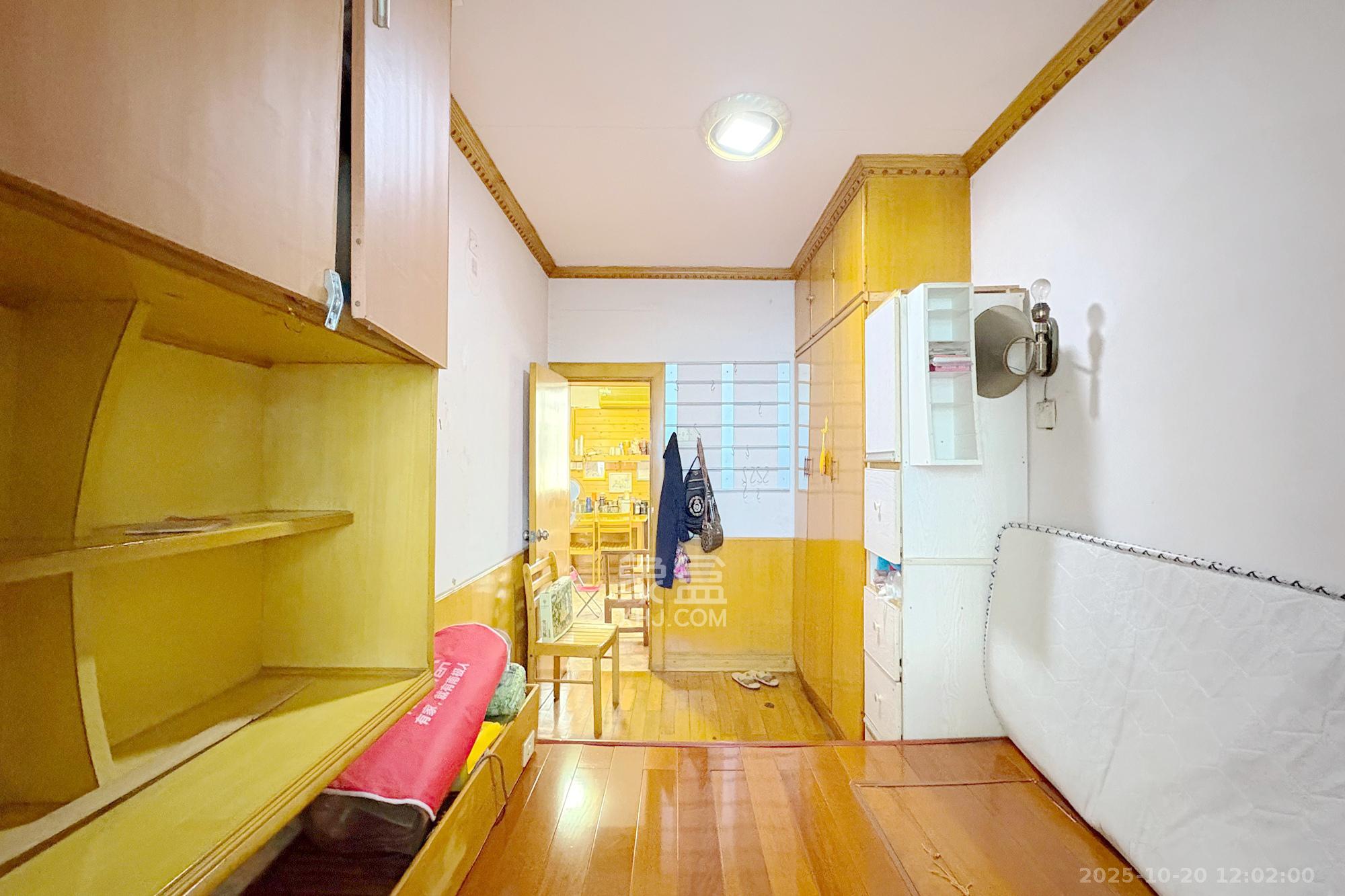 杨家山汽修厂宿舍  2室1厅1卫    38.0万卧室