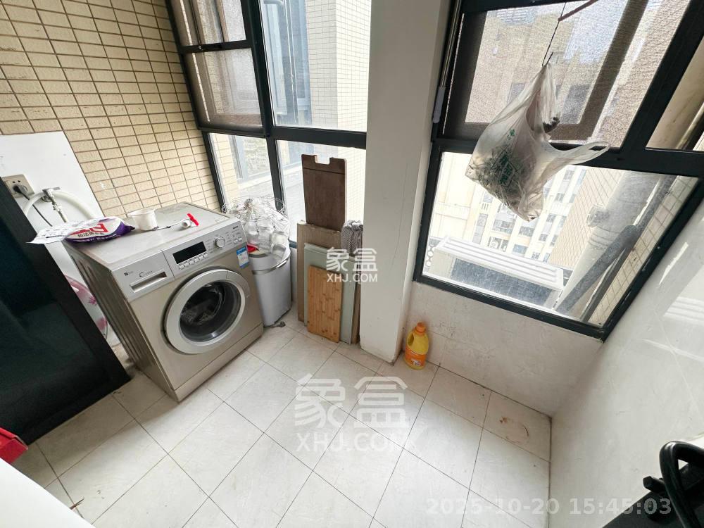 长房半岛蓝湾（观山月）  3室2厅1卫    2000.0元/月室内图