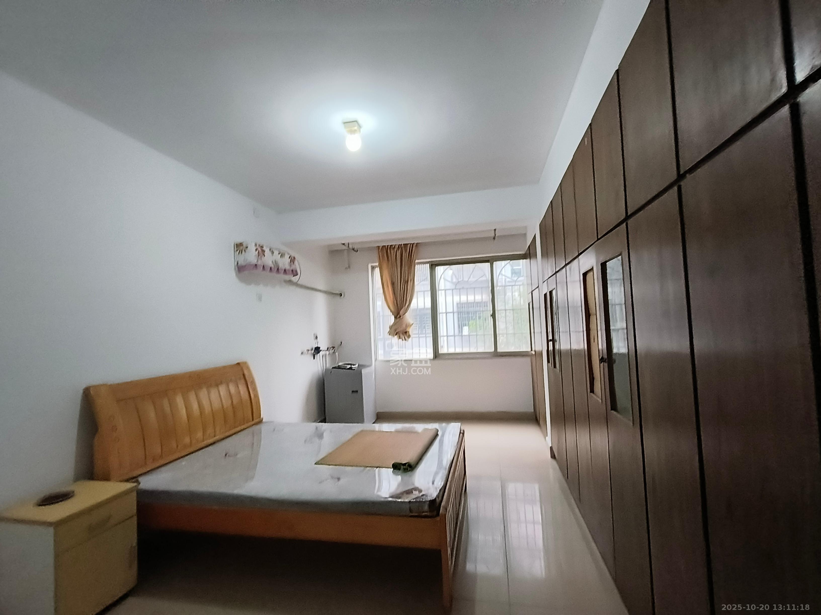 国储五七九  3室2厅2卫    1300.0元/月室内图