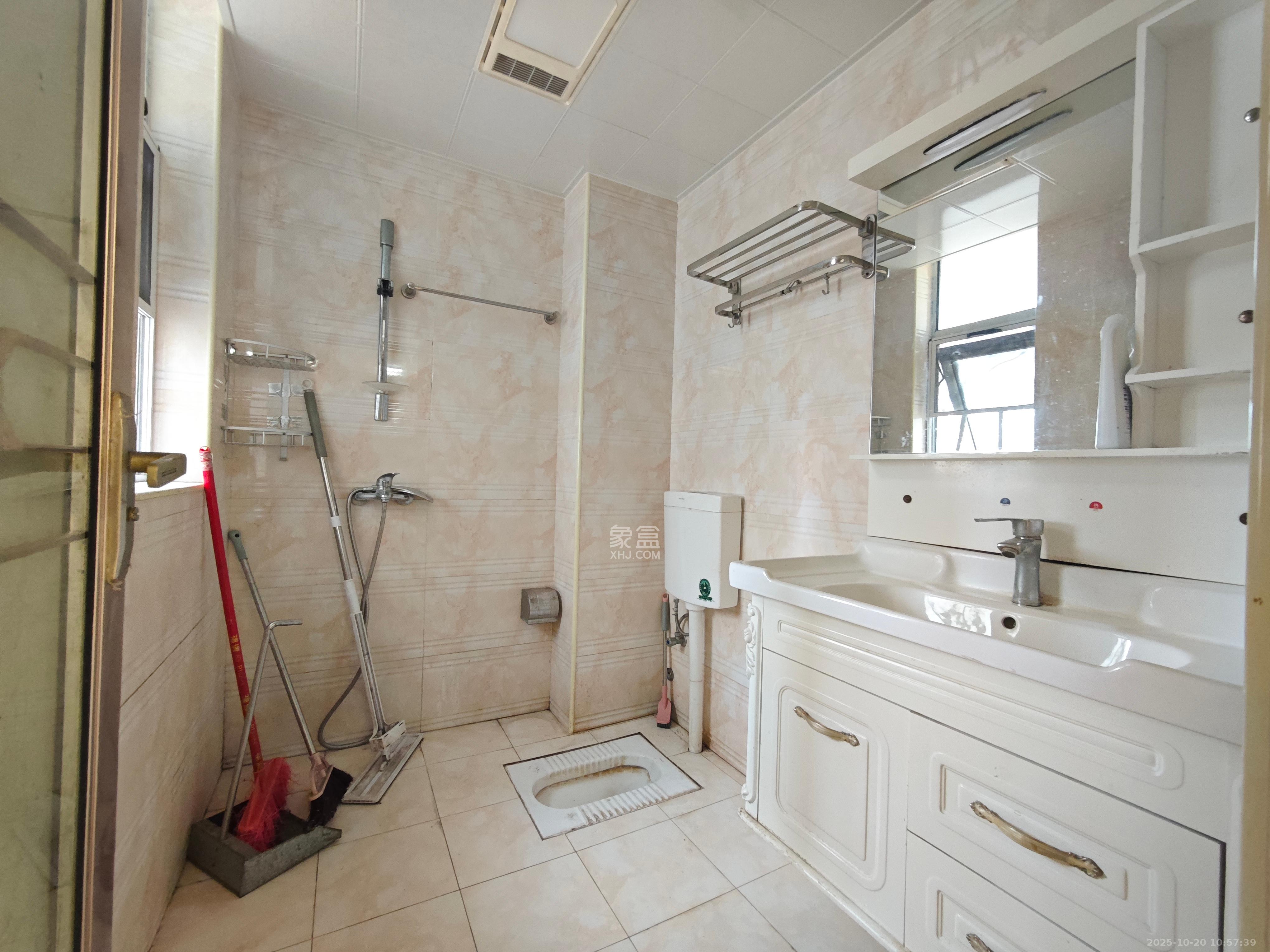 五矿万境水岸五期(五矿万境水岸文苑) 3室2厅2卫 2300.0元/月 五矿万境水岸五期(五矿万境水岸文苑) 3室2厅2卫 2300.0元/月室内图